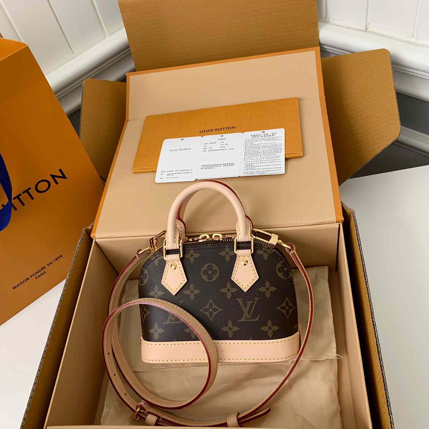 Louis Vuitton Nano Alma M82717<br>
 - EUR FASHION