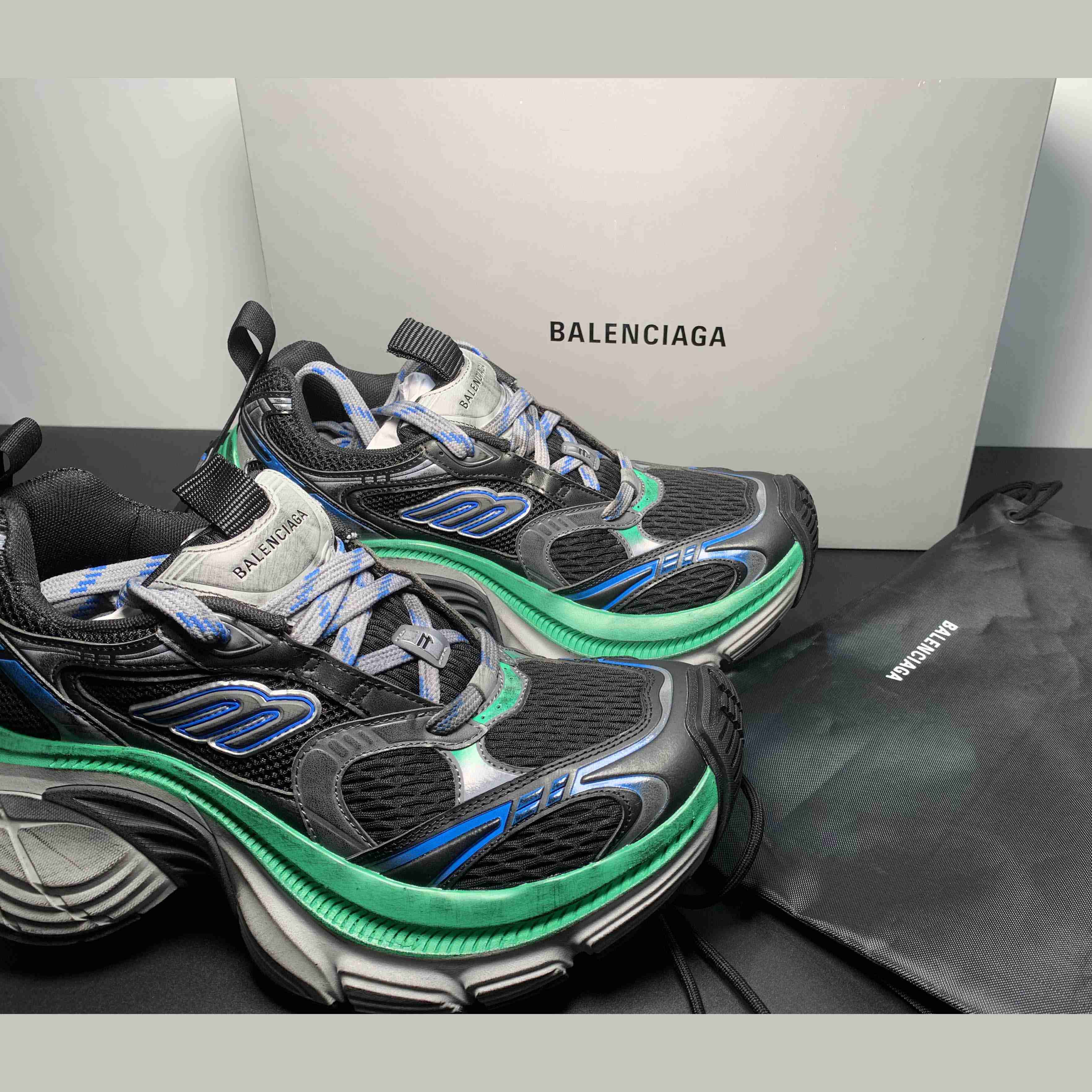 Balenciaga 10XL Sneaker in Schwarz/Grau/Blau/Grün<br>
 - EUR FASHION