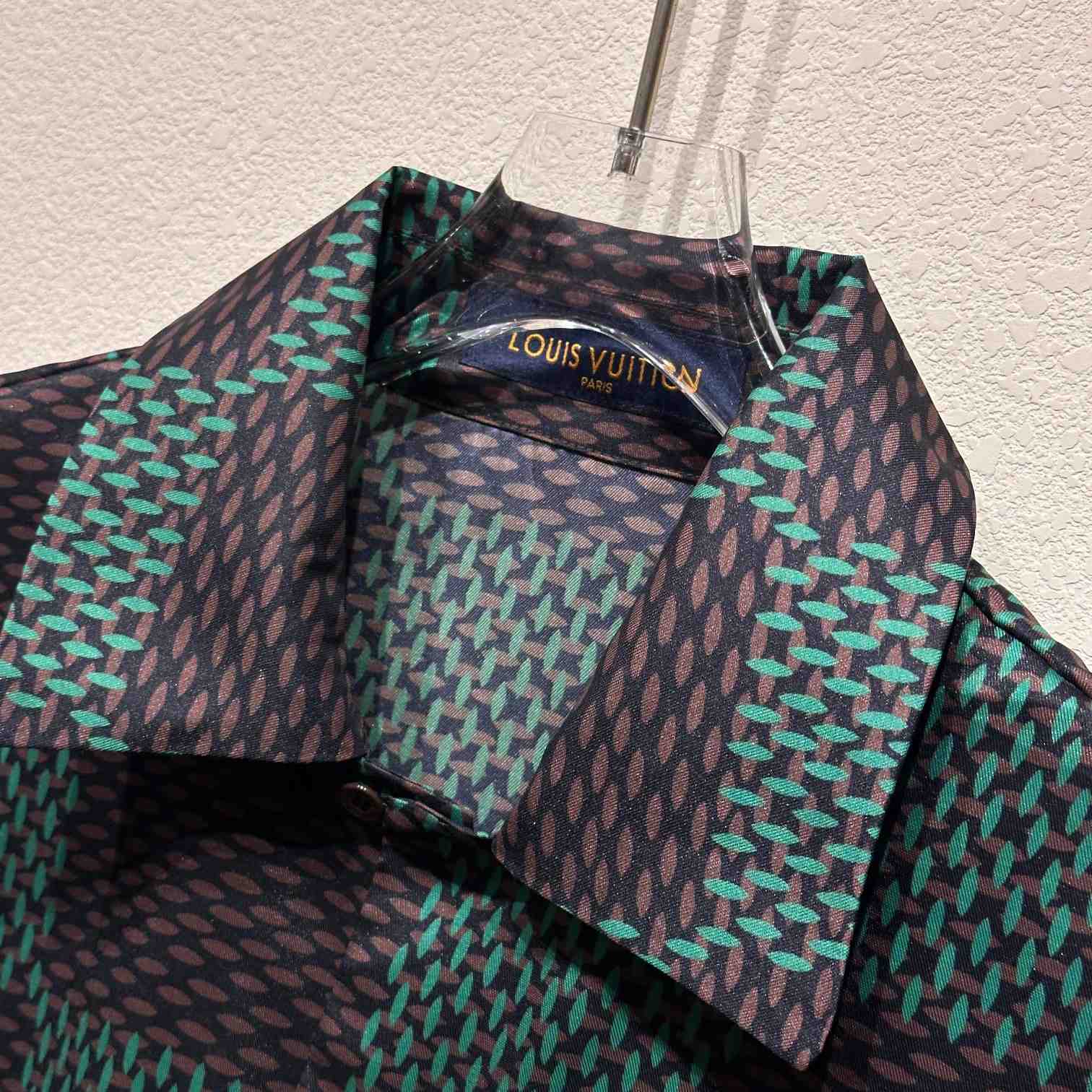 Louis Vuitton Open Collar Short-Sleeved Silk Shirt    1AFJAQ - EUR FASHION