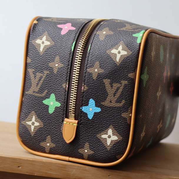 Louis Vuitton Locker Dopp Kit    M47069 - EUR FASHION