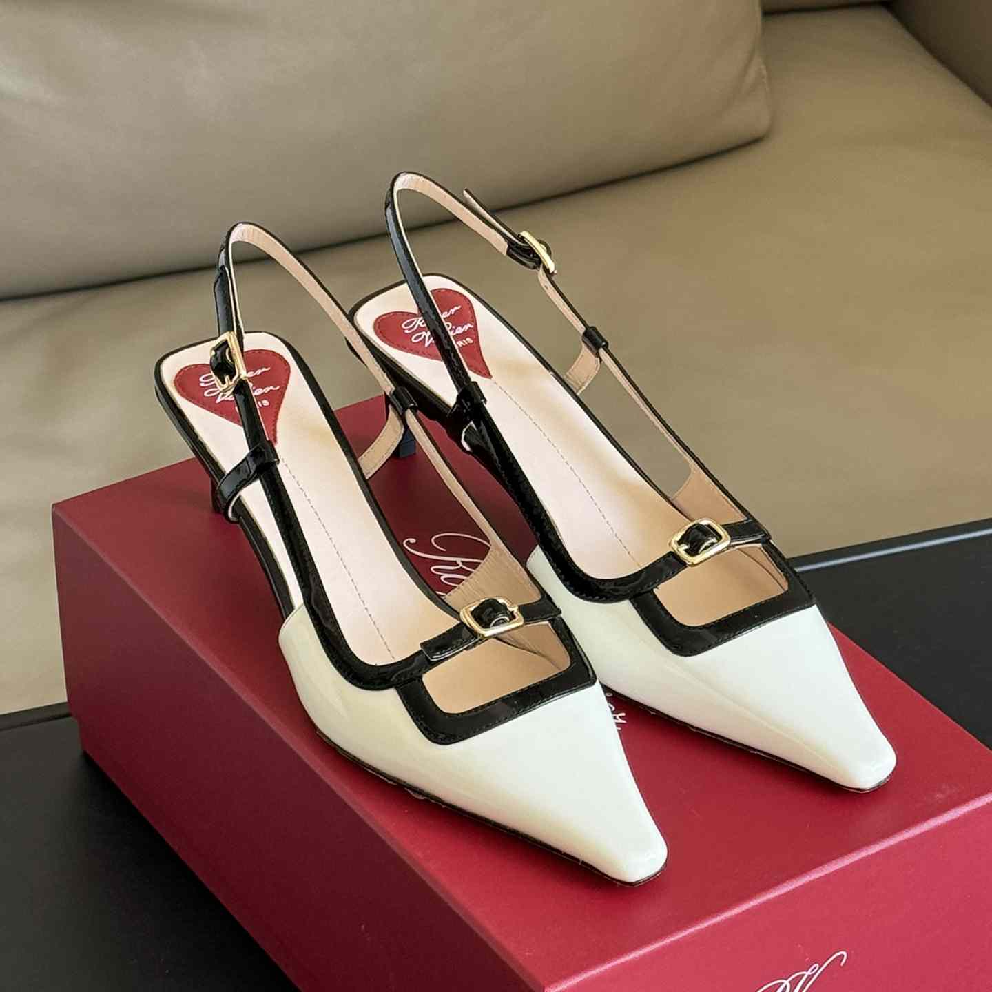 Roger Vivier Viv’ Canard Slingback Pumps in Patent Leather - EUR FASHION