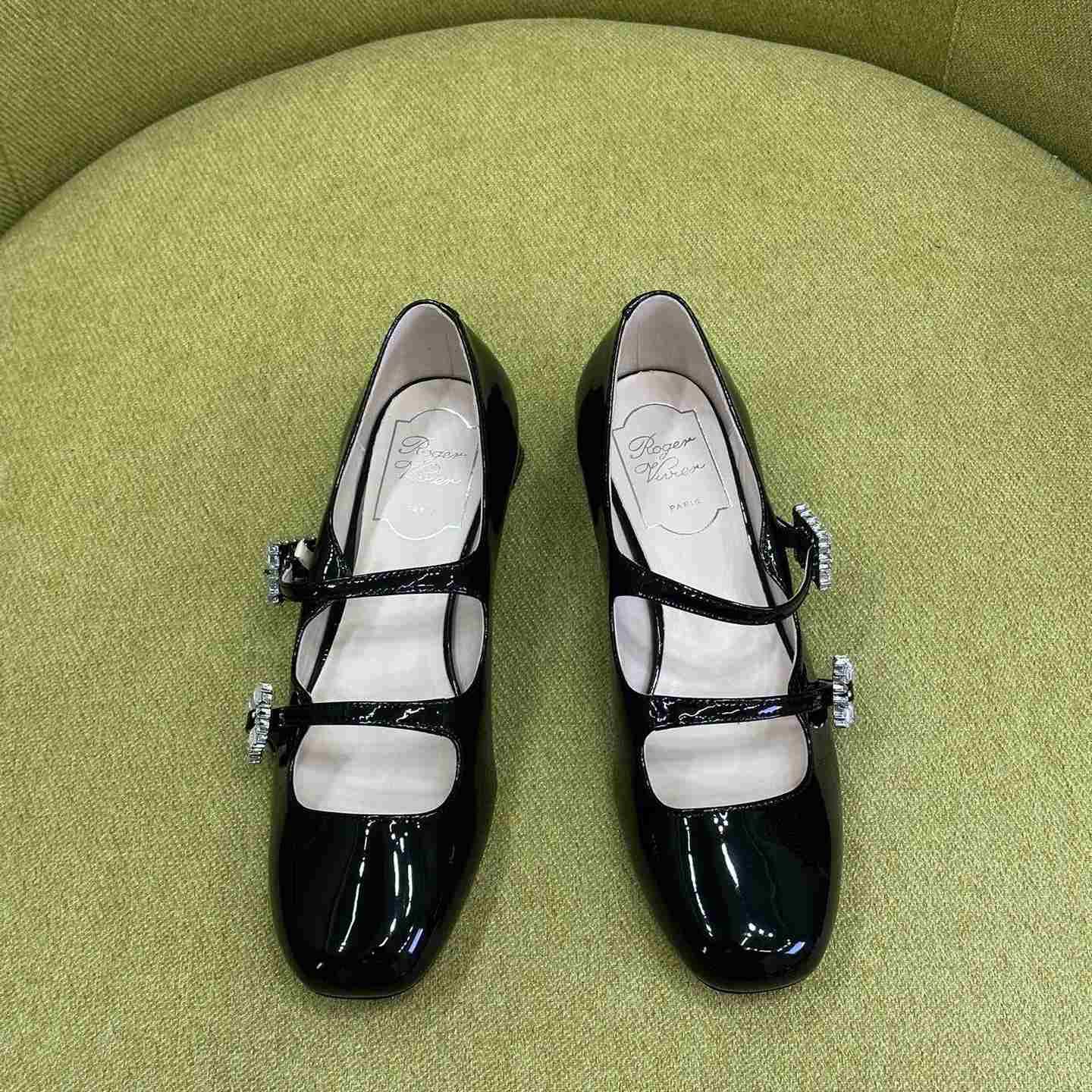 Roger Vivier Trés Vivier Strass Buckle Mini Babies Ballerinas in Patent Leather - EUR FASHION