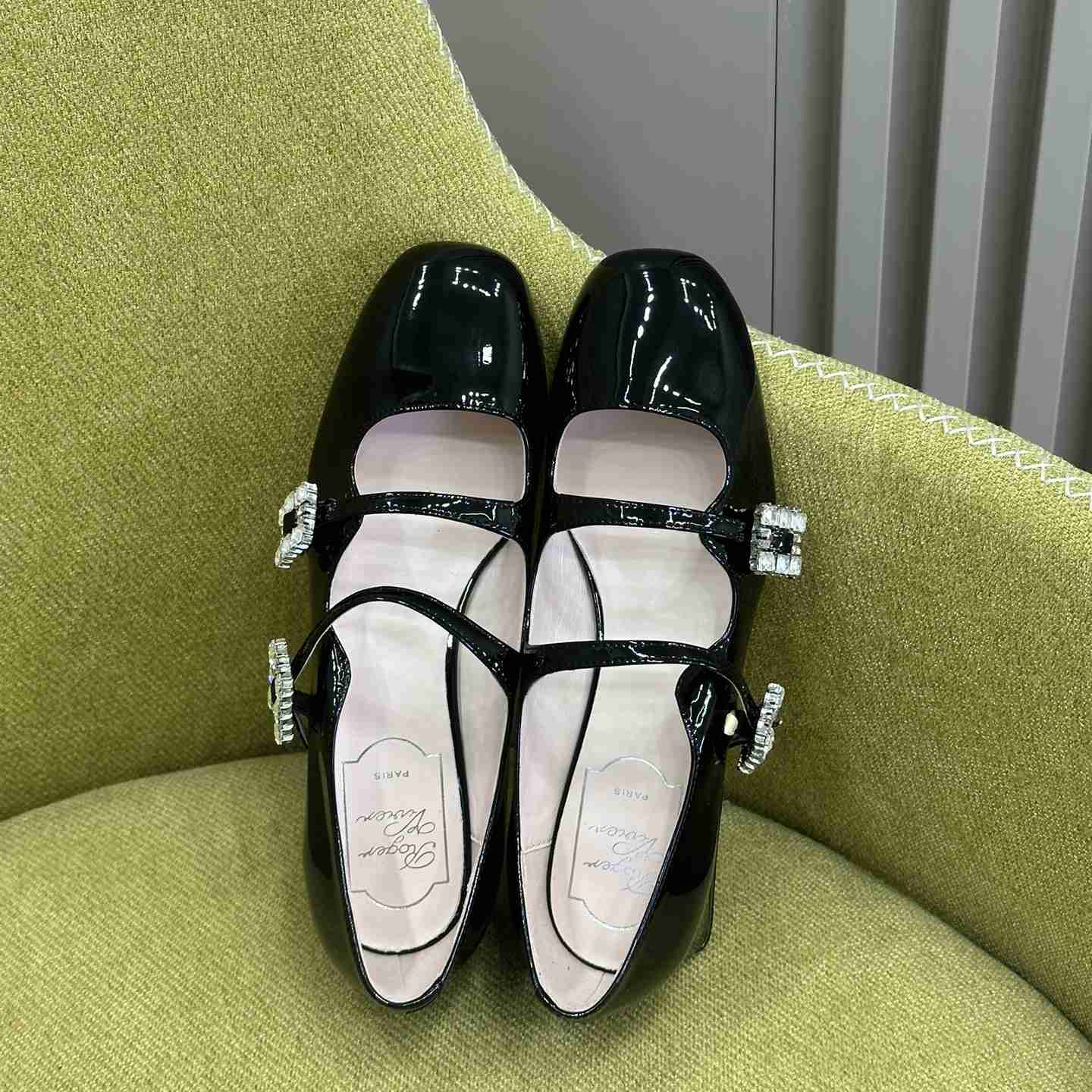 Roger Vivier Trés Vivier Strass Buckle Mini Babies Ballerinas in Patent Leather - EUR FASHION