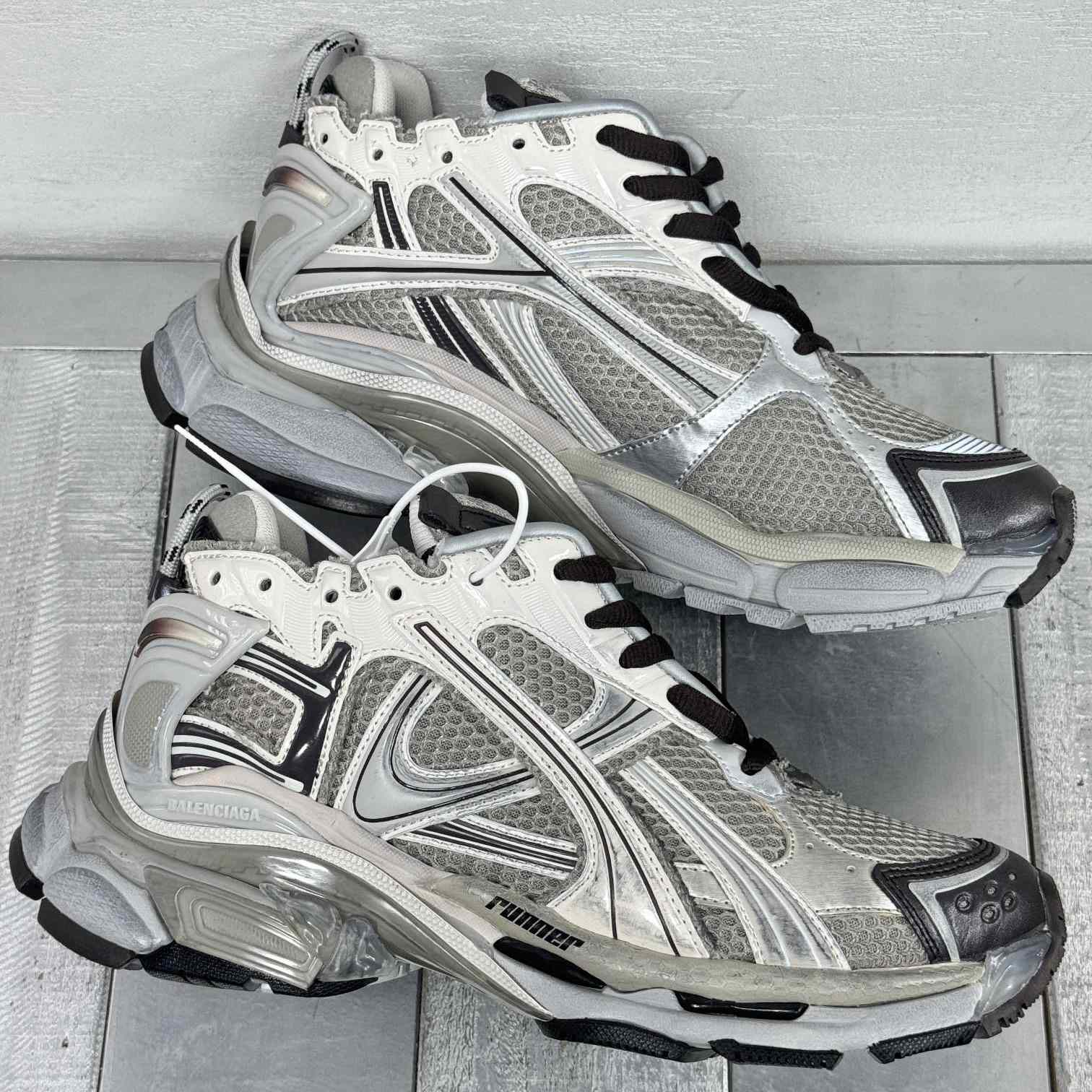 Balenciaga Runner Sneaker  - EUR FASHION