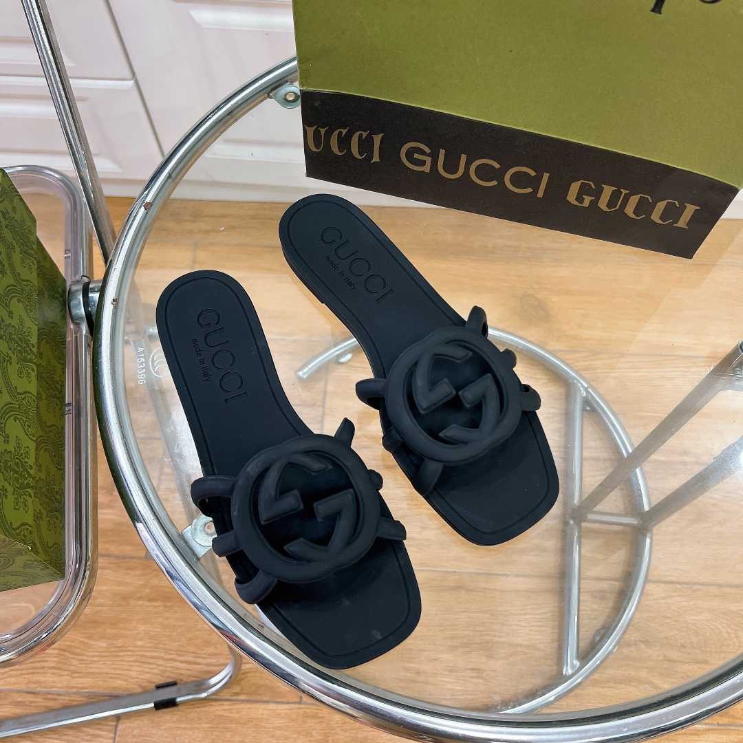 Gucci Women's Interlocking G Slide Sandal - EUR FASHION