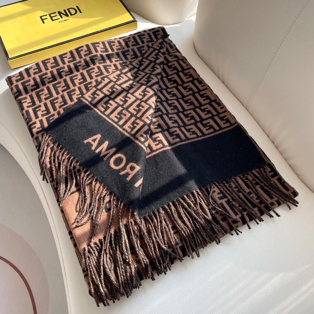 Fendi Poncho - EUR FASHION