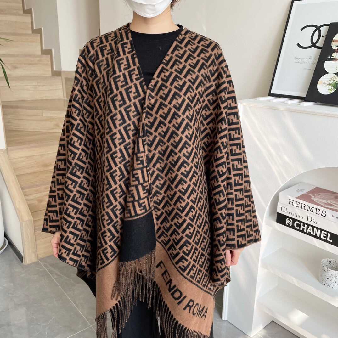 Fendi Poncho - EUR FASHION