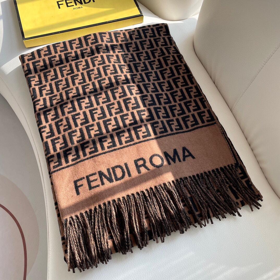 Fendi Poncho - EUR FASHION