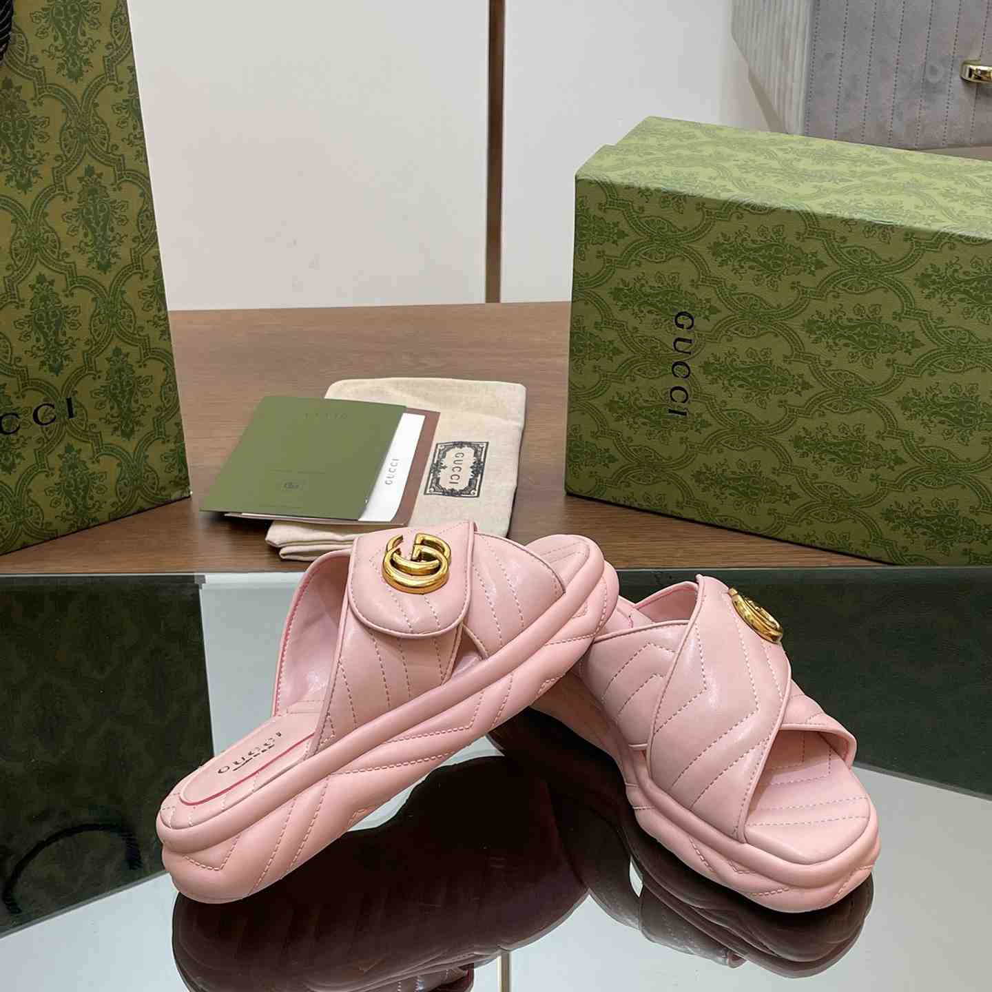 Gucci Women's Double G Slide Sandal - EUR FASHION