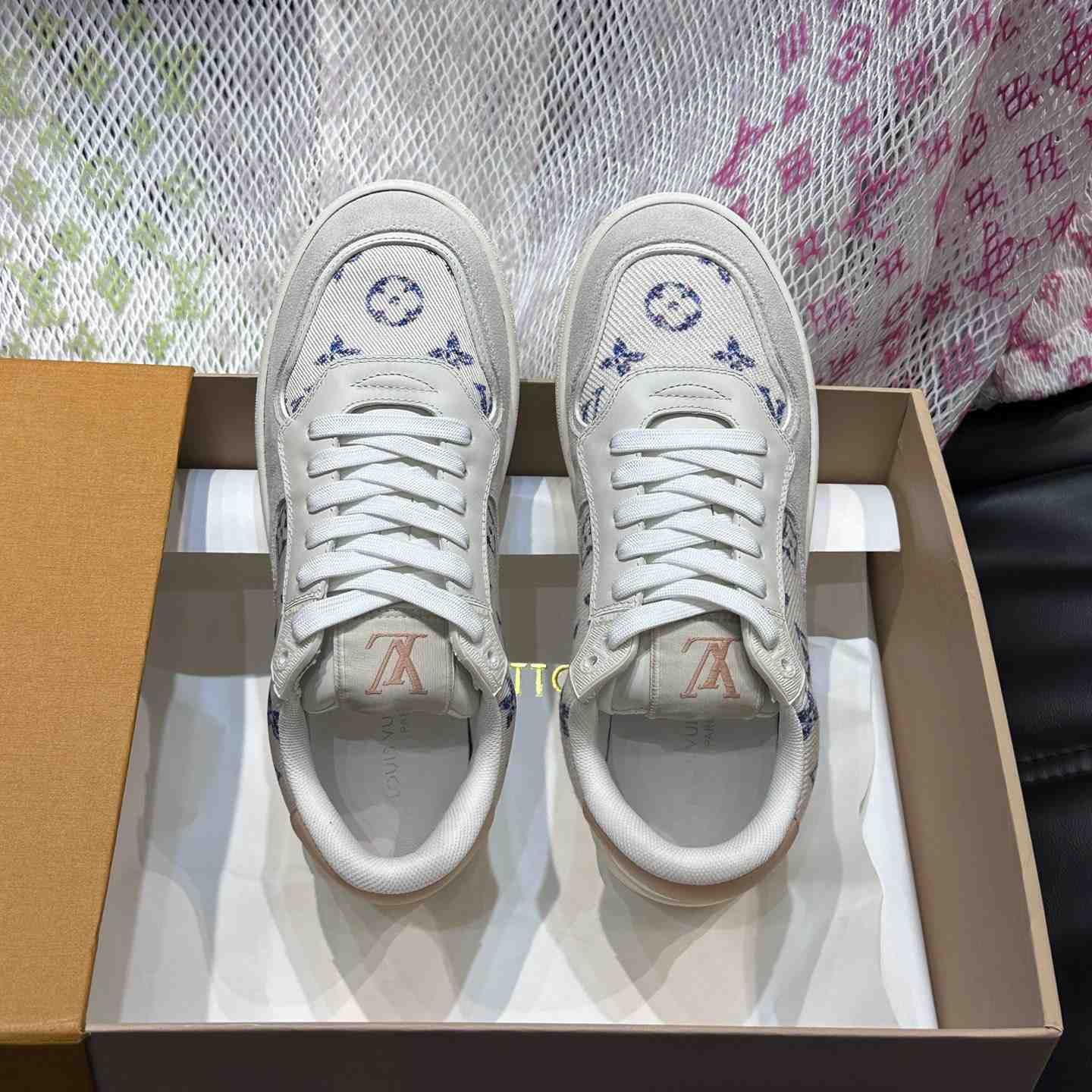 Louis Vuitton Monogram Sneaker  - EUR FASHION