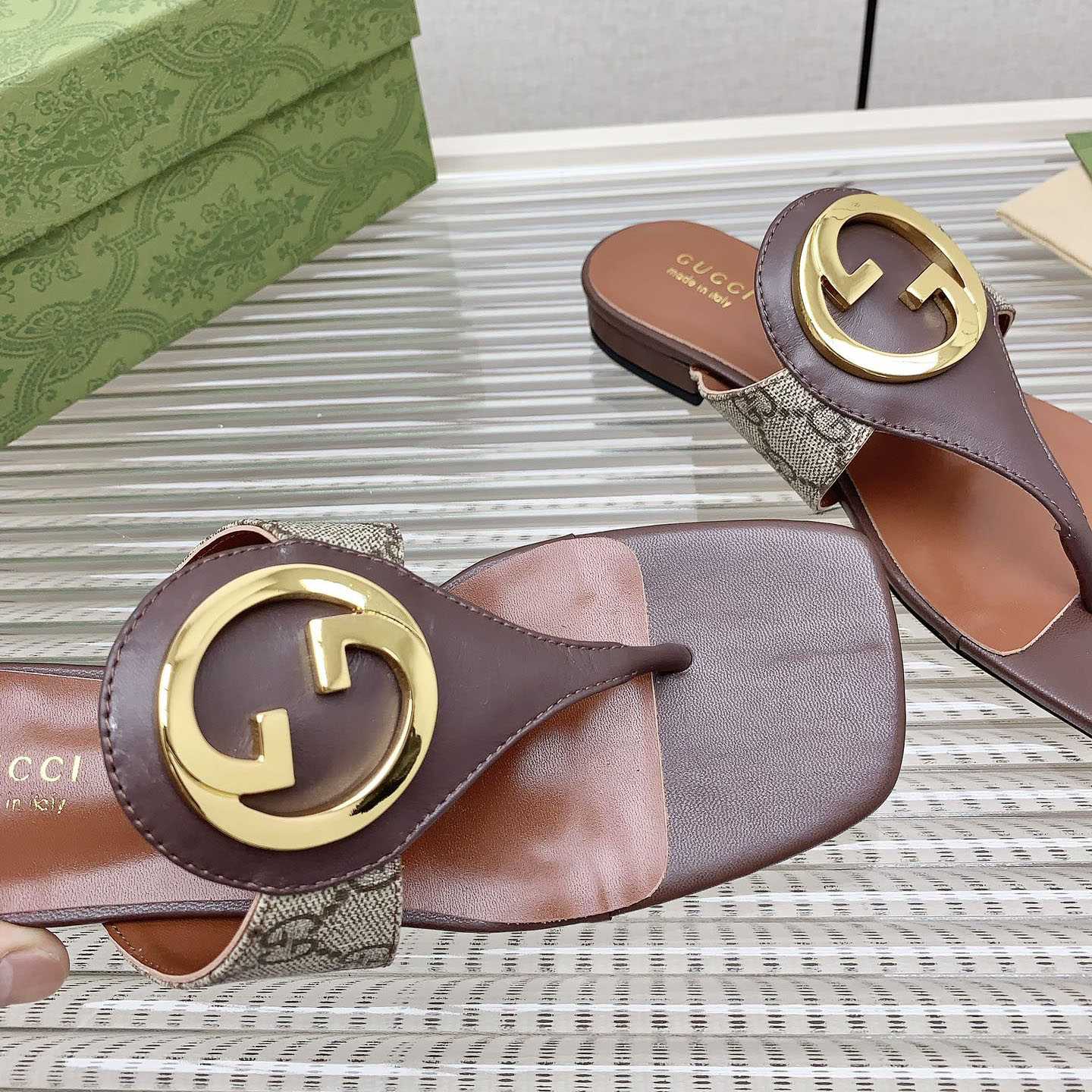 Gucci Brown Womens Blondie Thong Sandal - EUR FASHION