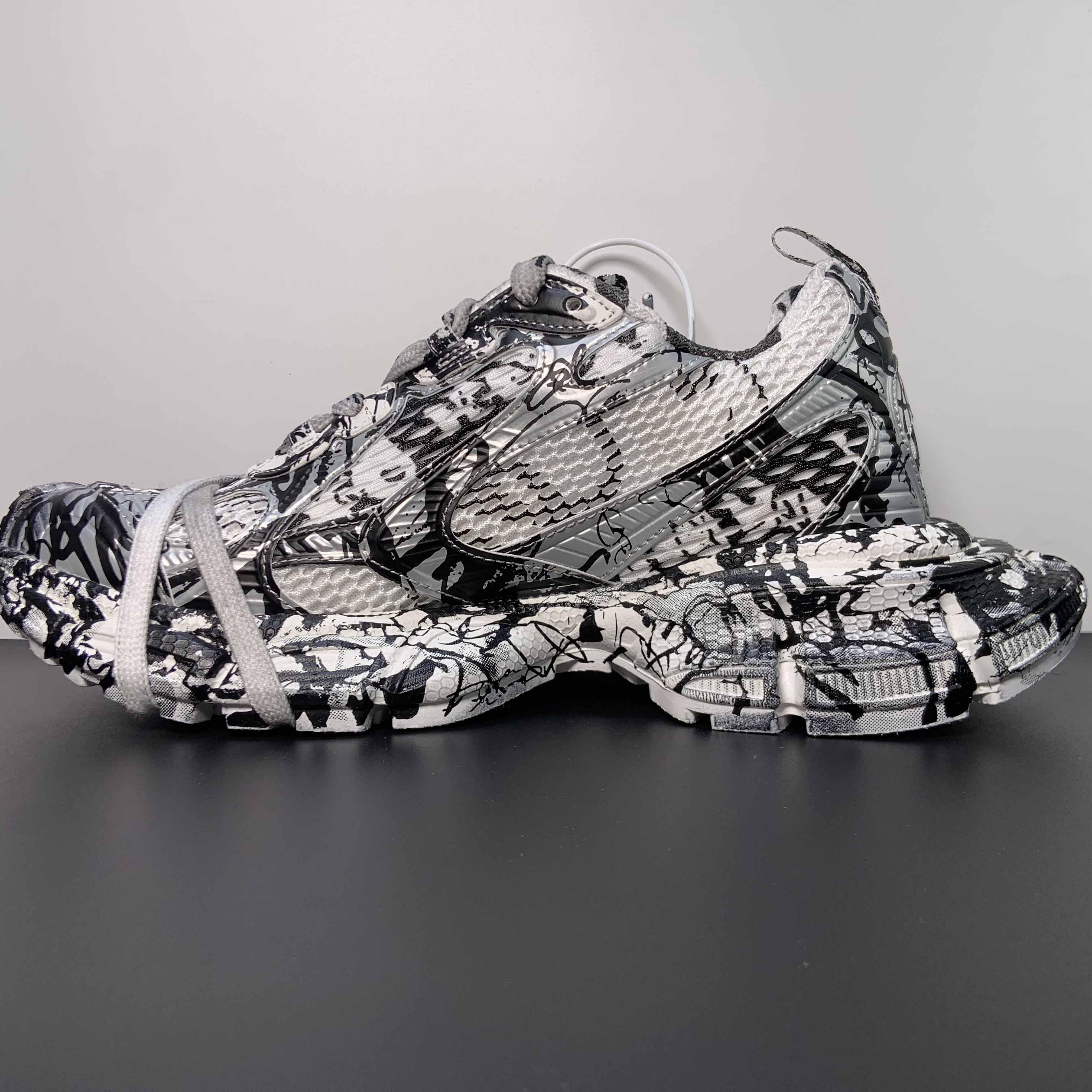 Balenciaga 3XL Extreme Graffiti Sneaker In White And Black  - EUR FASHION
