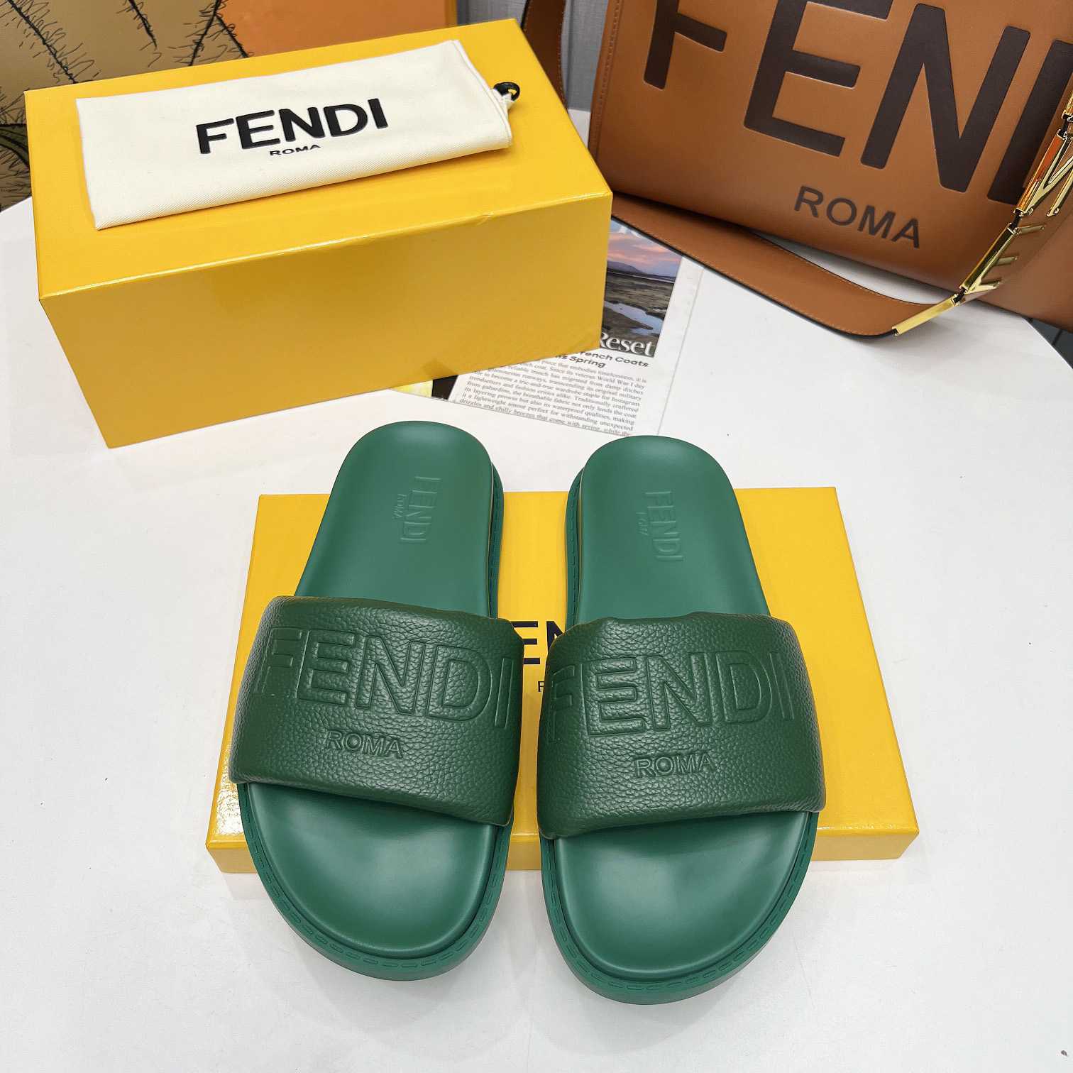 Fendi Roma Slides Green Leather Fussbett - EUR FASHION