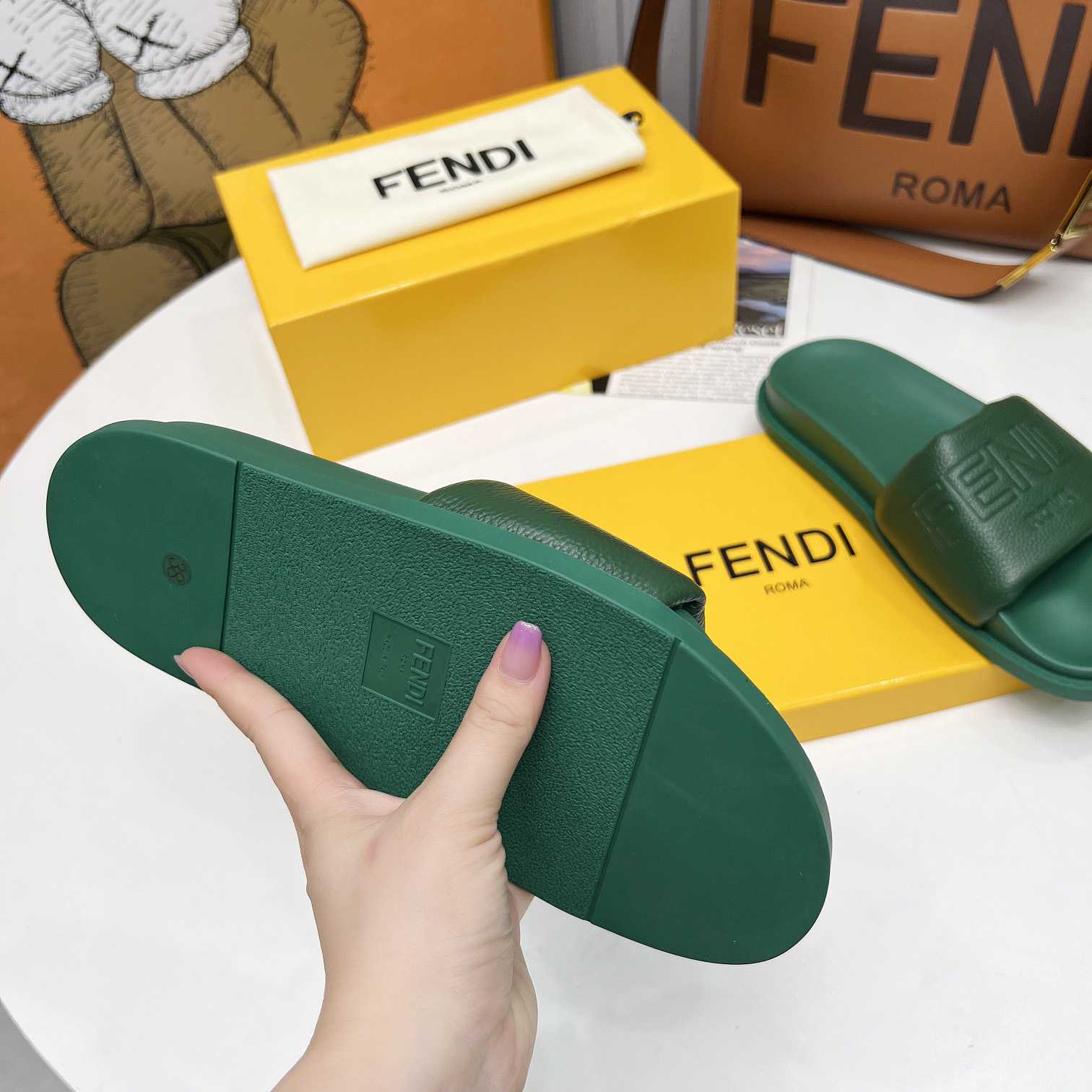 Fendi Roma Slides Green Leather Fussbett - EUR FASHION