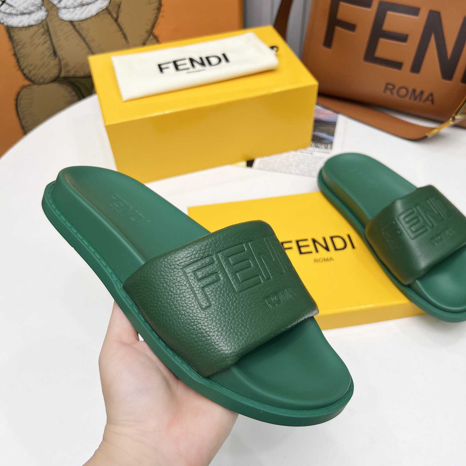 Fendi Roma Slides Green Leather Fussbett - EUR FASHION