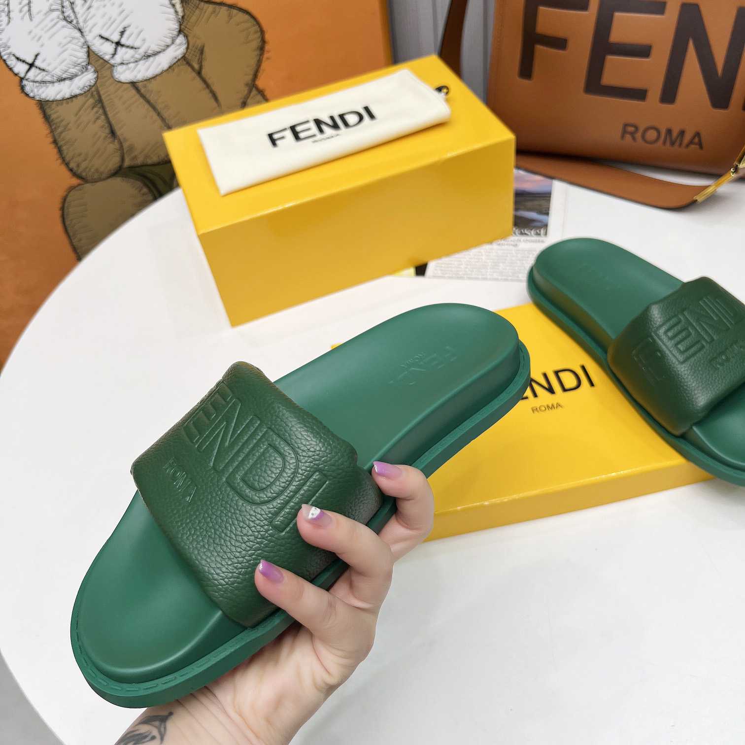 Fendi Roma Slides Green Leather Fussbett - EUR FASHION