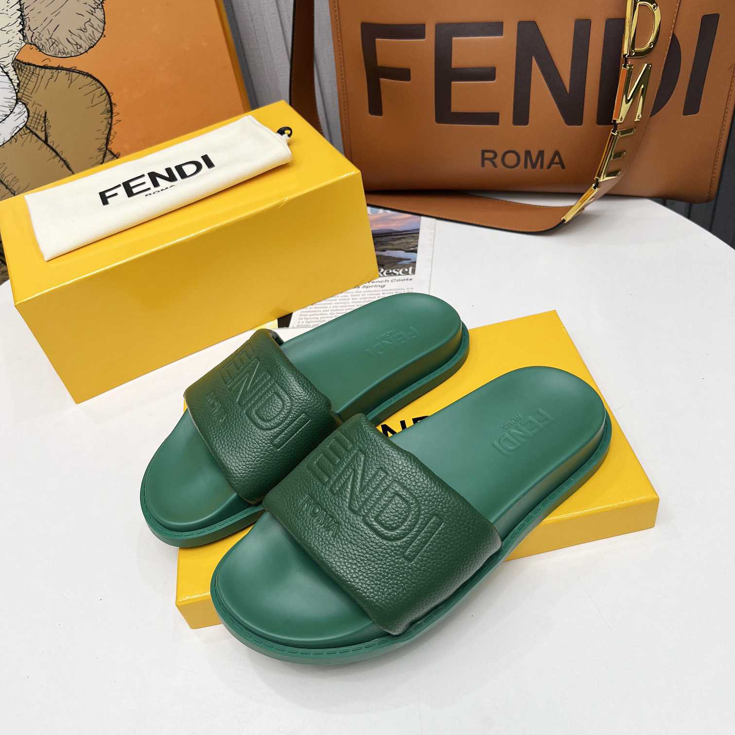 Fendi Roma Slides Green Leather Fussbett - EUR FASHION