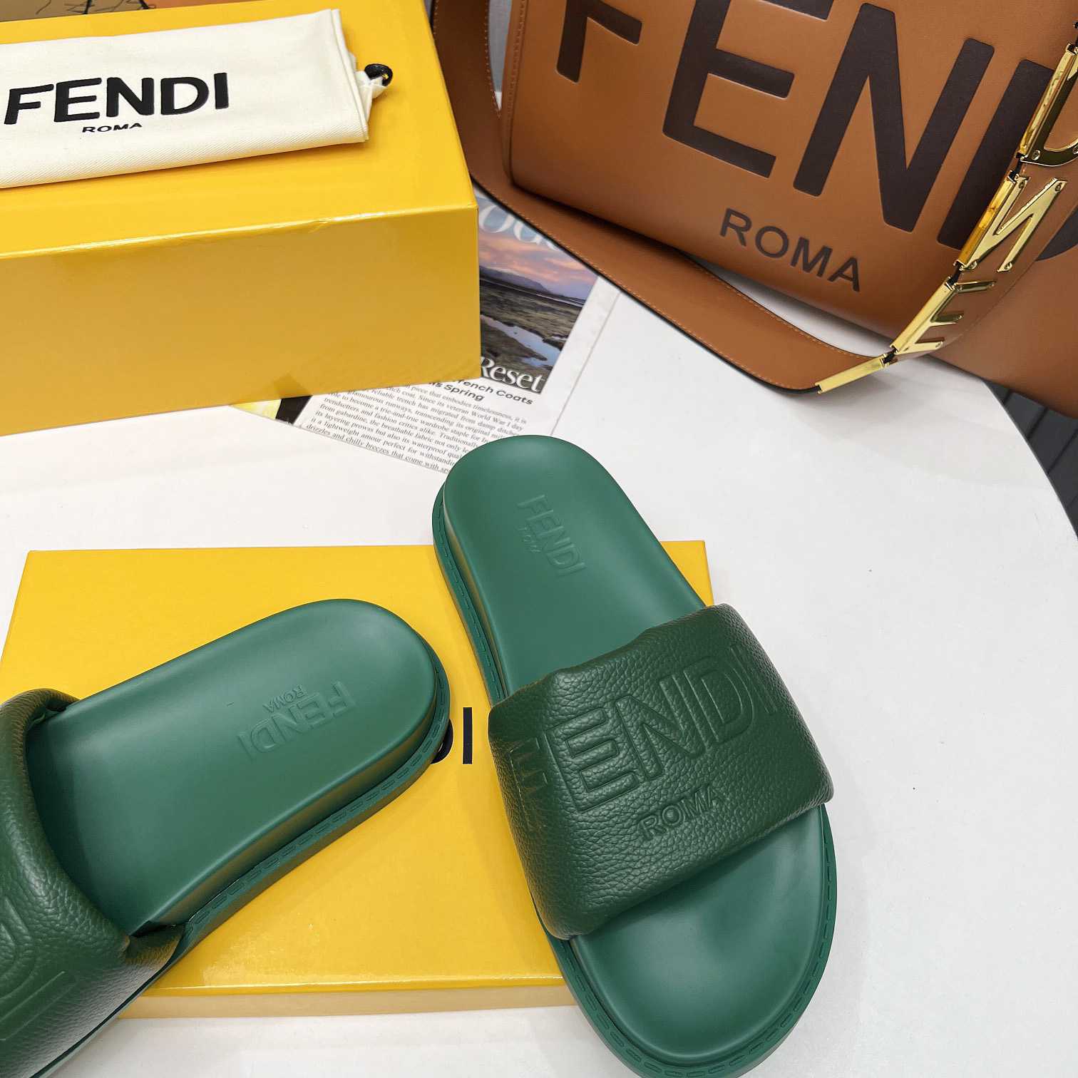 Fendi Roma Slides Green Leather Fussbett - EUR FASHION