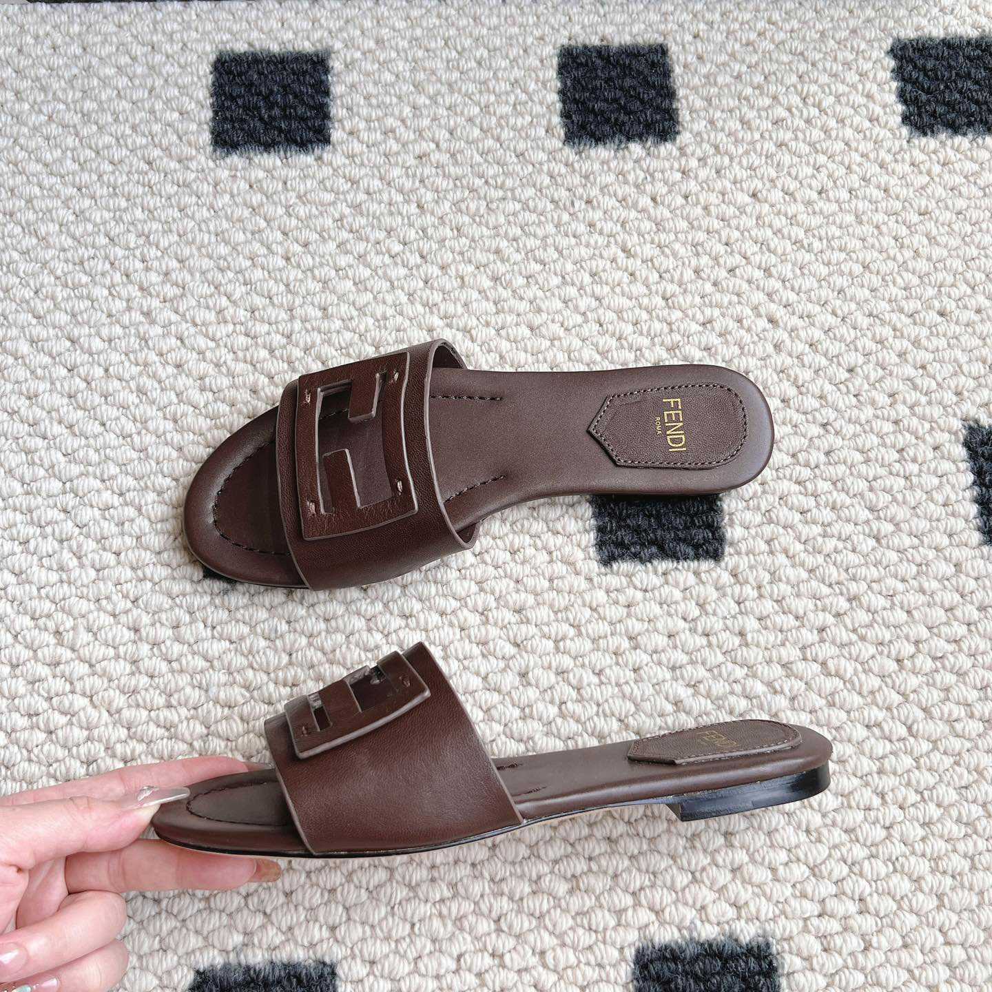 Fendi Baguette Brown Leather Slides - EUR FASHION