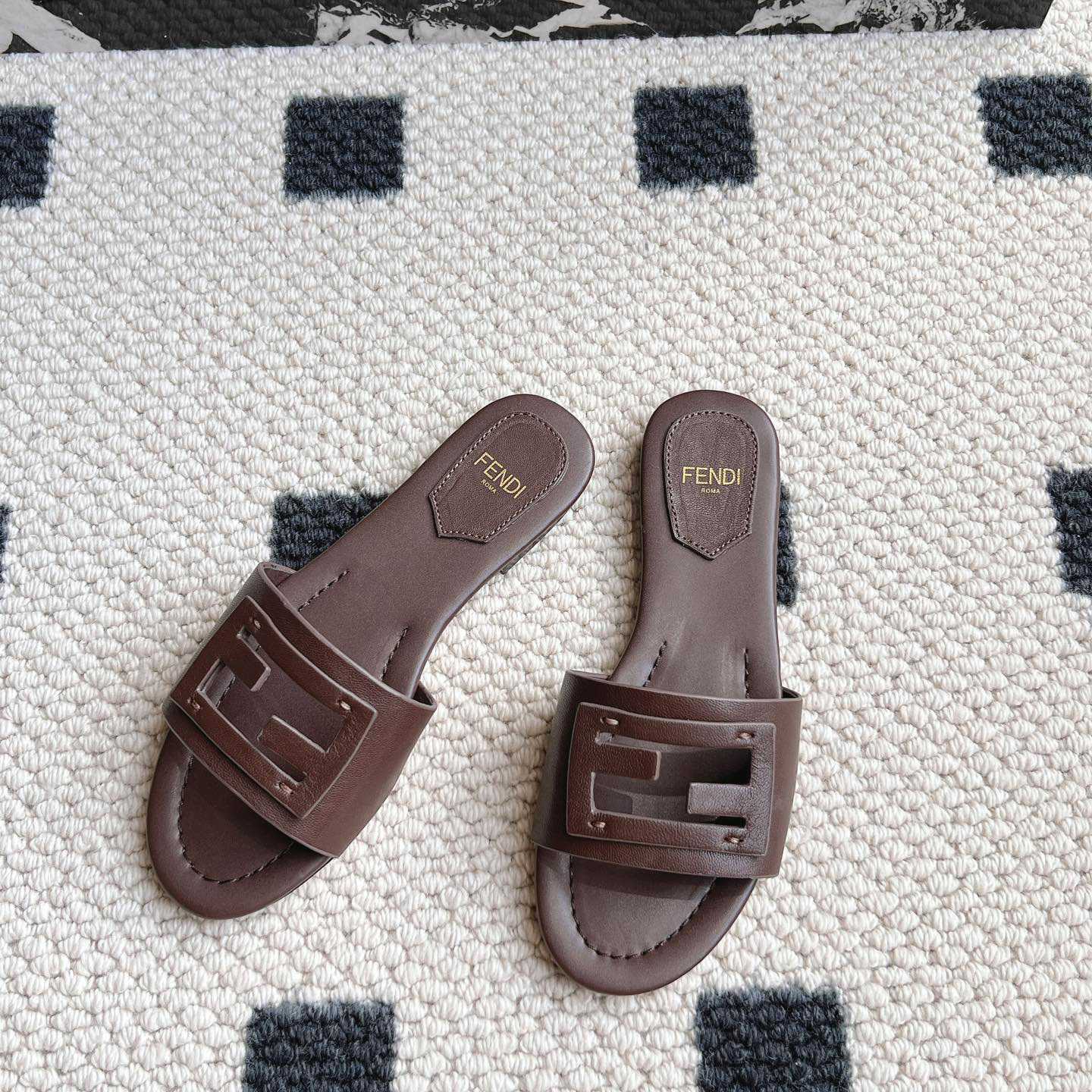 Fendi Baguette Brown Leather Slides - EUR FASHION