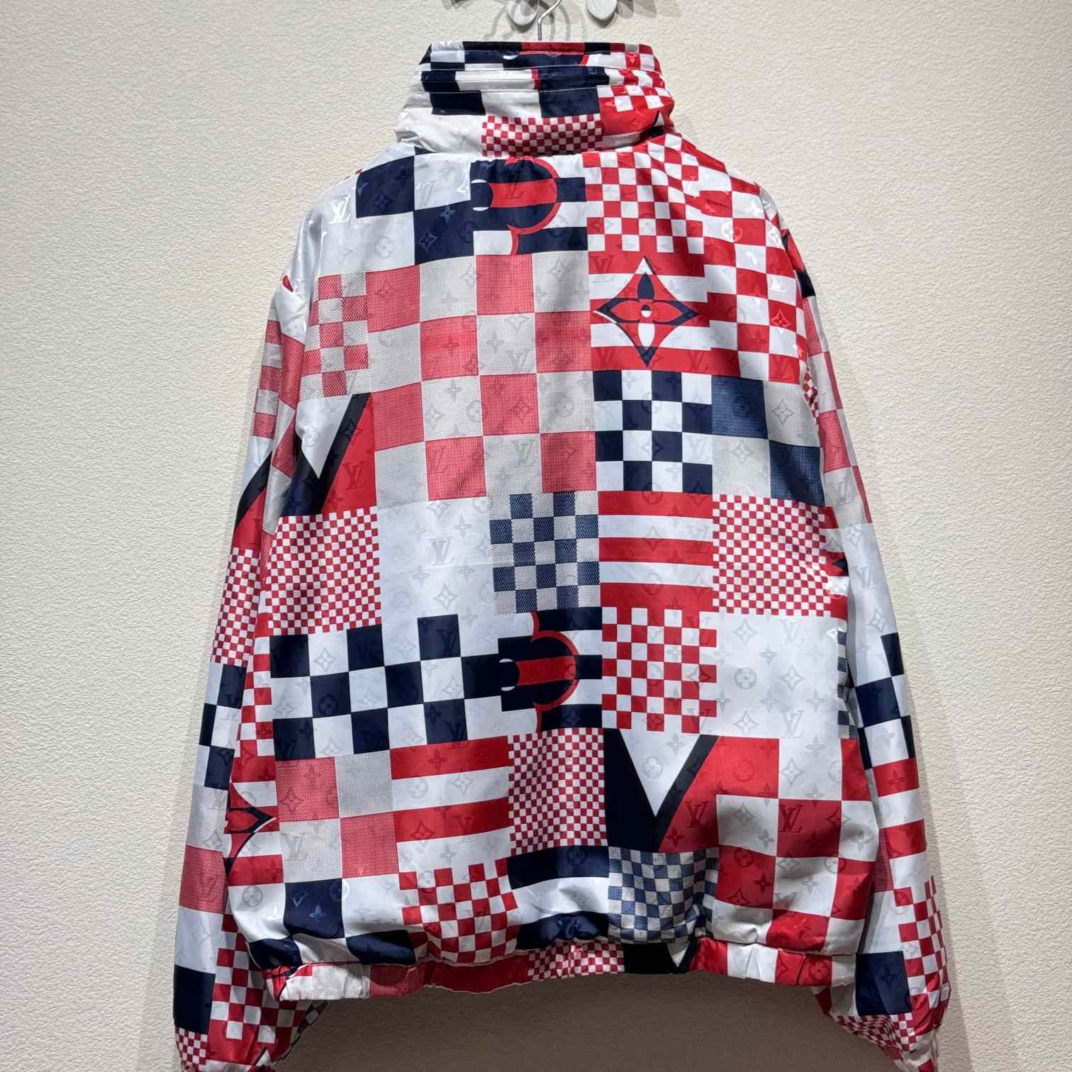 Louis Vuitton Reversible Nylon Windbreaker   1AFVMV - EUR FASHION