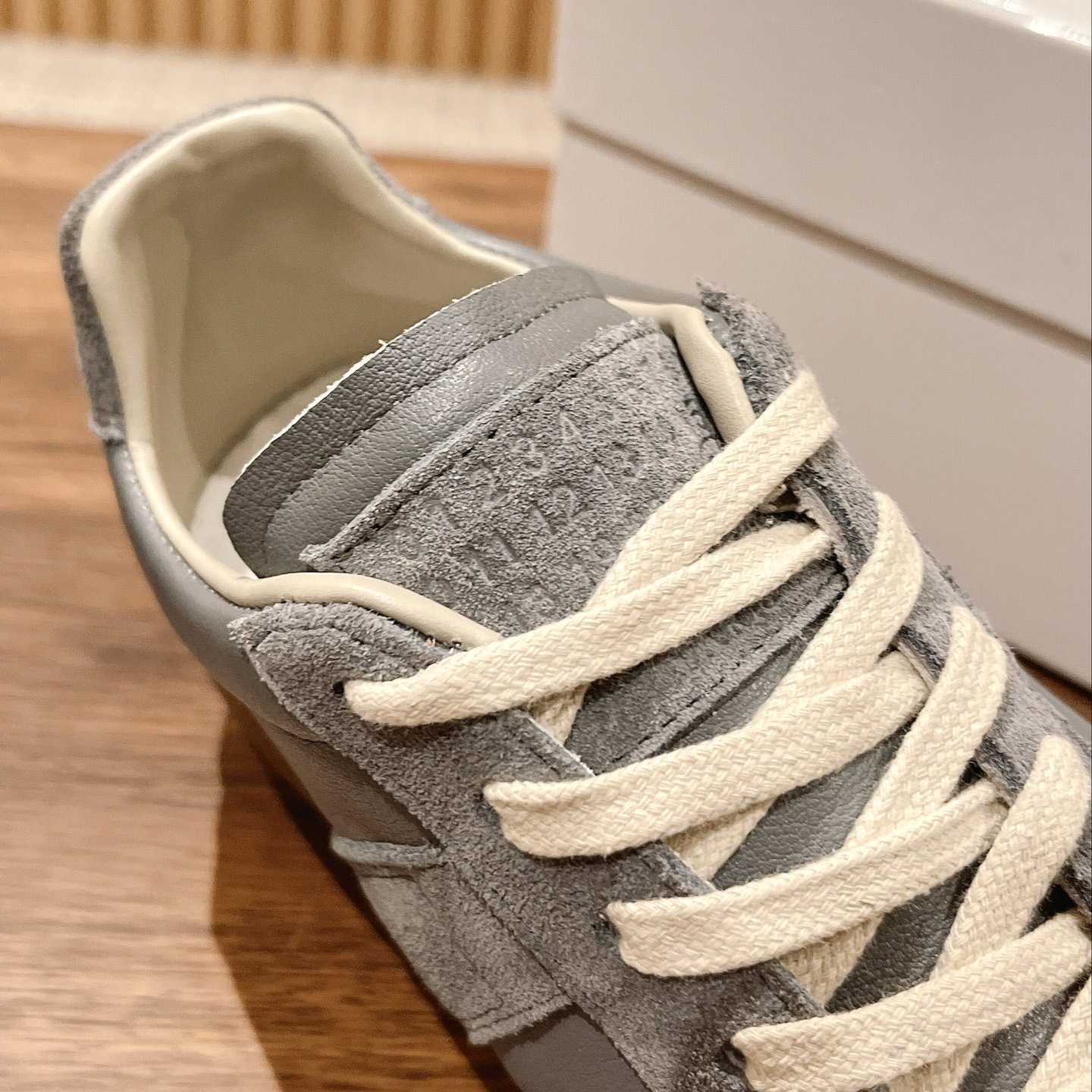 Maison Margiela Paint Replica Low-top Sneakers - EUR FASHION