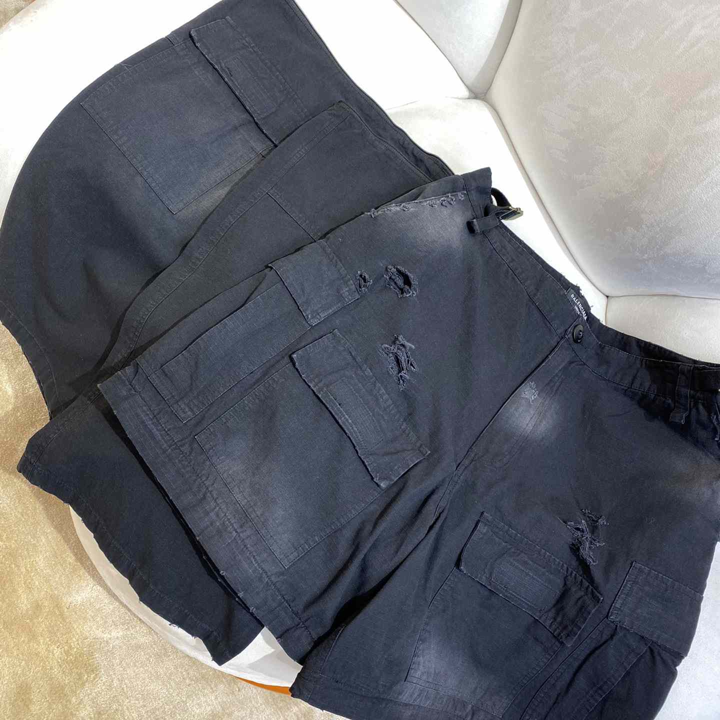 Balenciaga Large Cargo Pants In Black - EUR FASHION