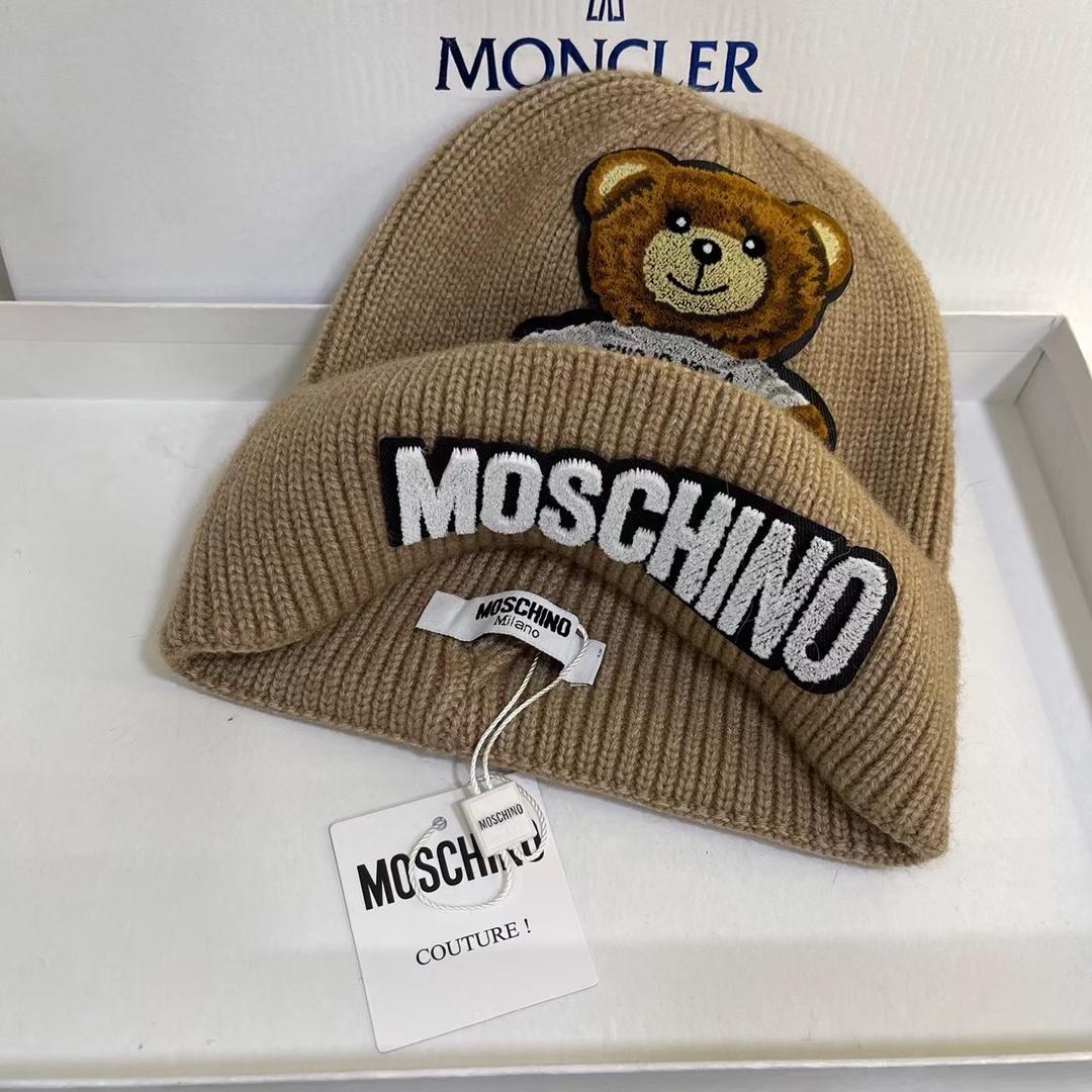 Moschino Beanie  - EUR FASHION