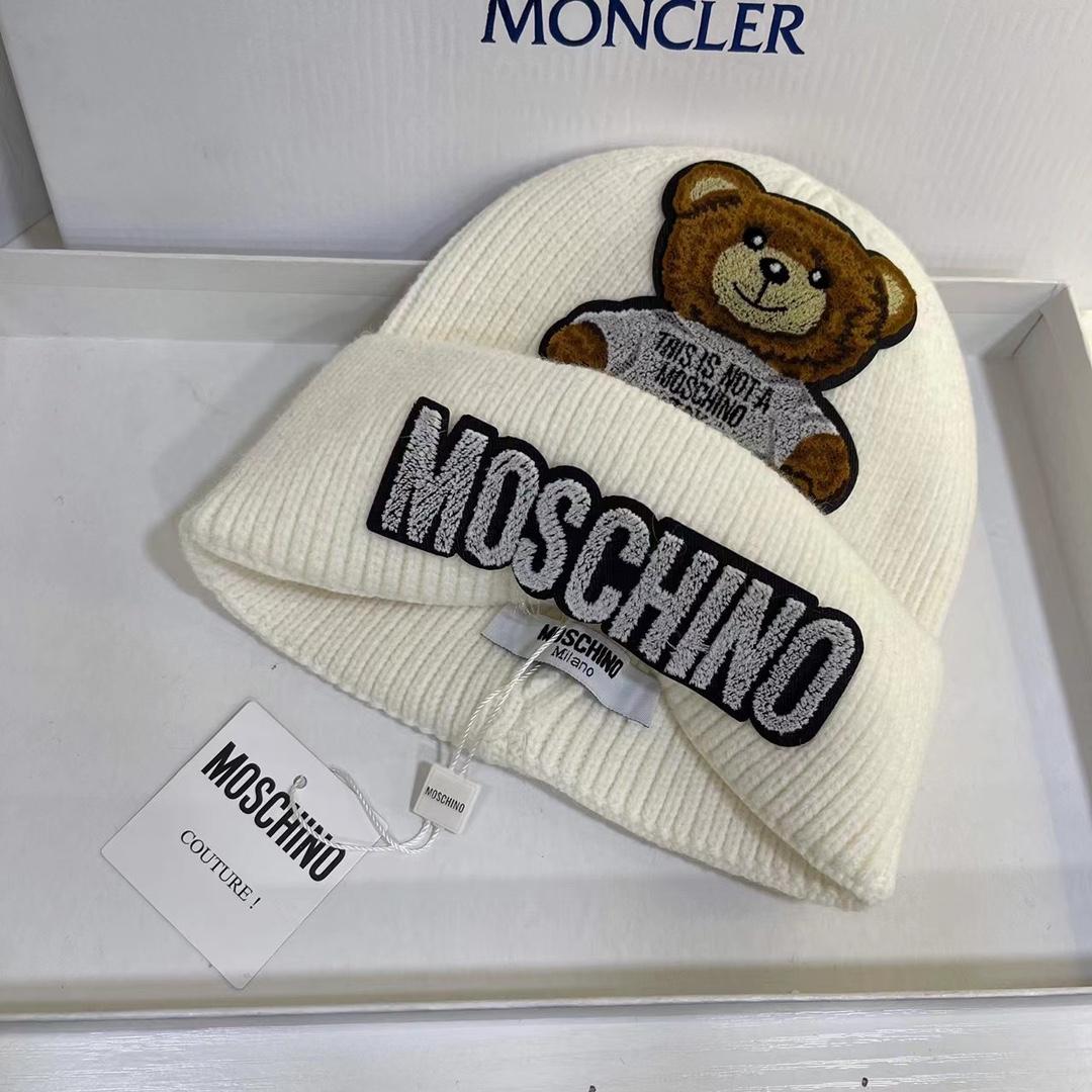 Moschino Beanie  - EUR FASHION