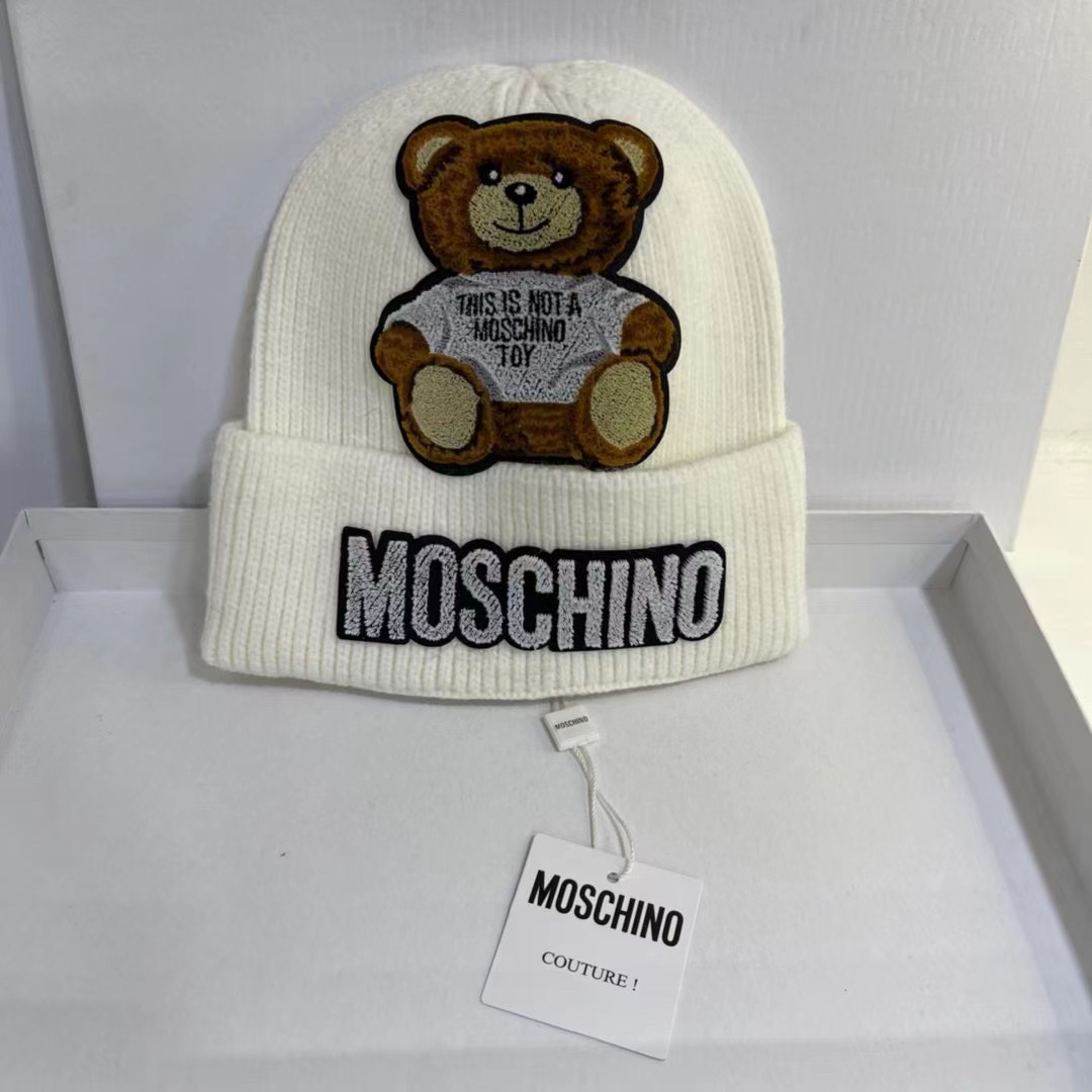 Moschino Beanie  - EUR FASHION