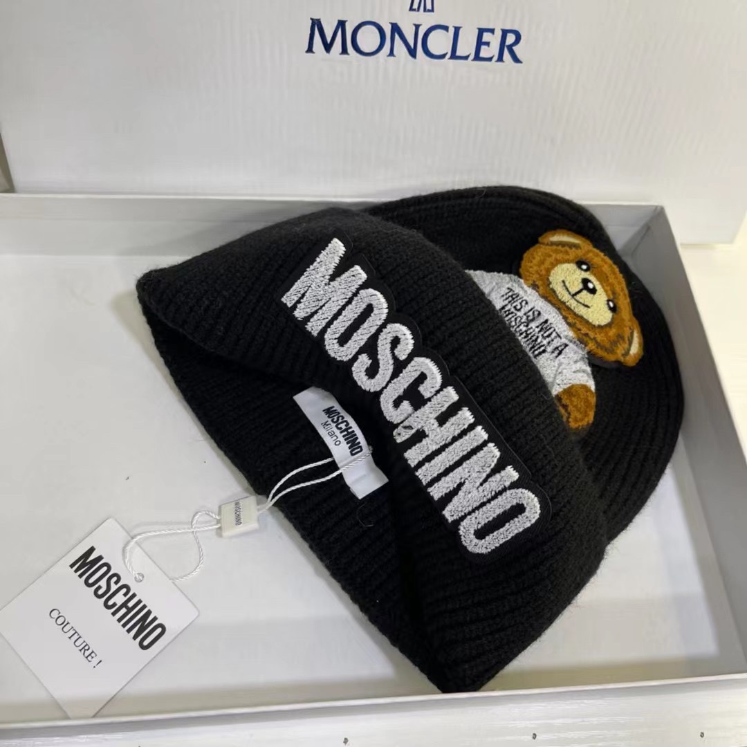 Moschino Beanie  - EUR FASHION