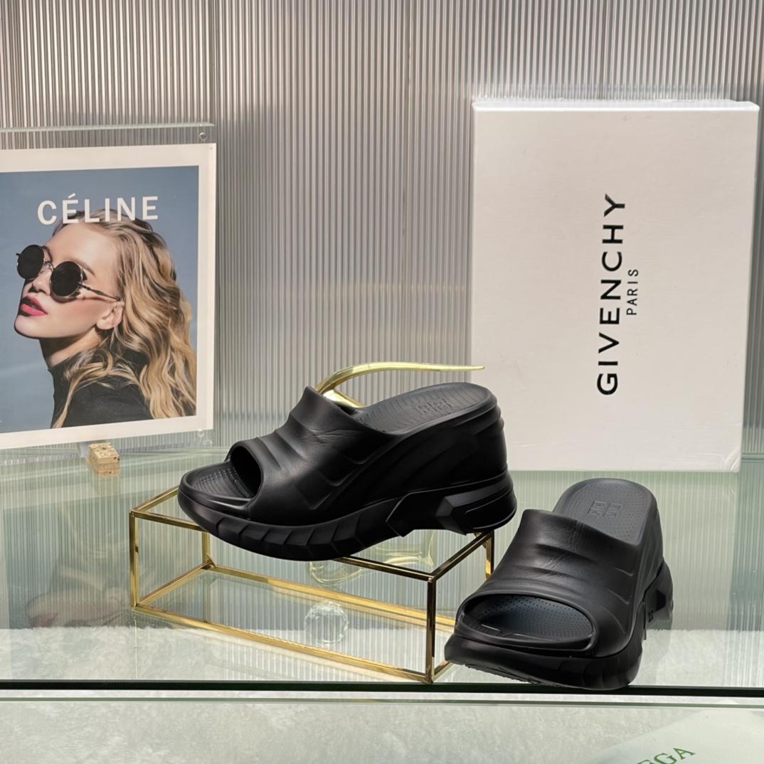 Givenchy Marshmallow Sandals In Rubber - EUR FASHION