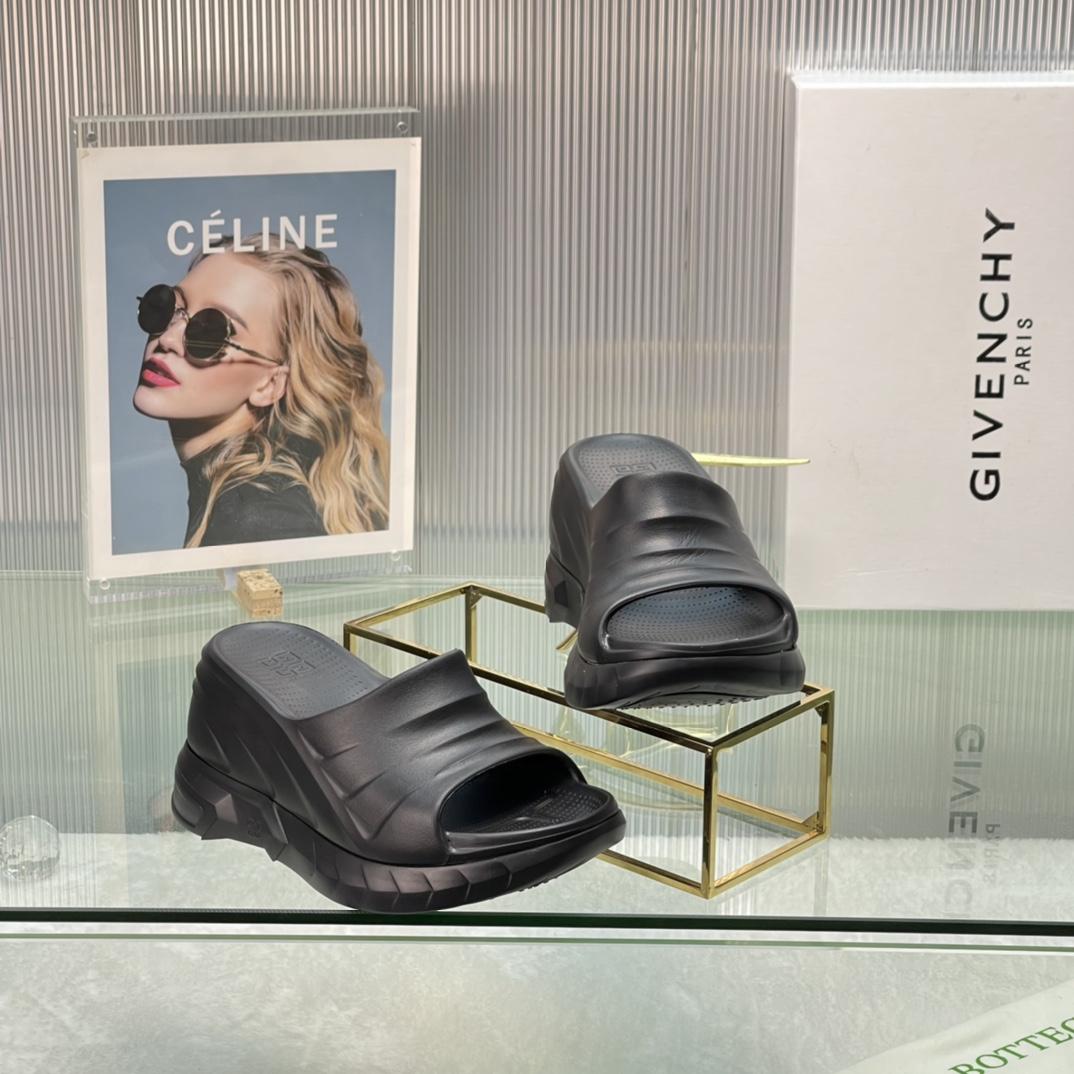 Givenchy Marshmallow Sandals In Rubber - EUR FASHION