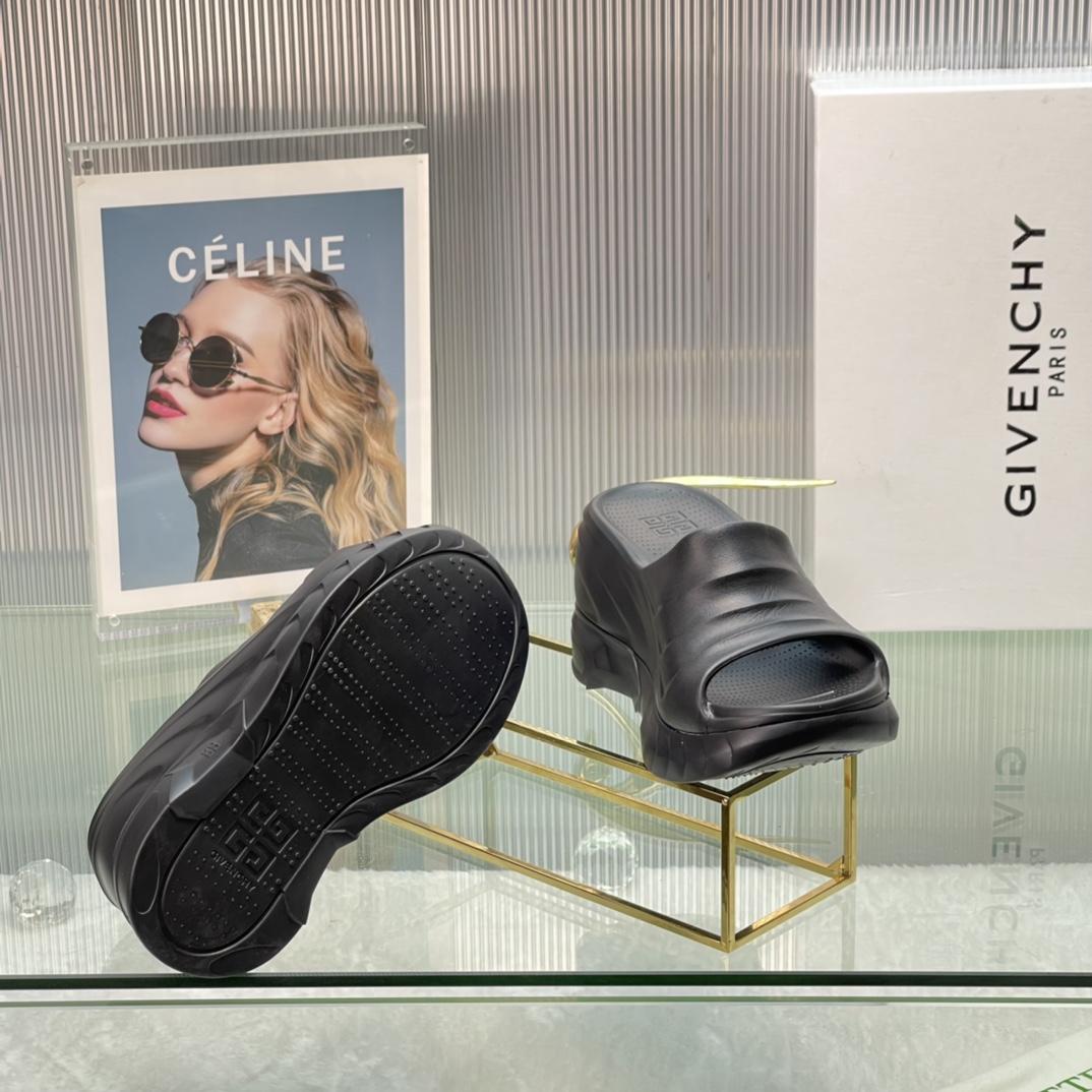 Givenchy Marshmallow Sandals In Rubber - EUR FASHION