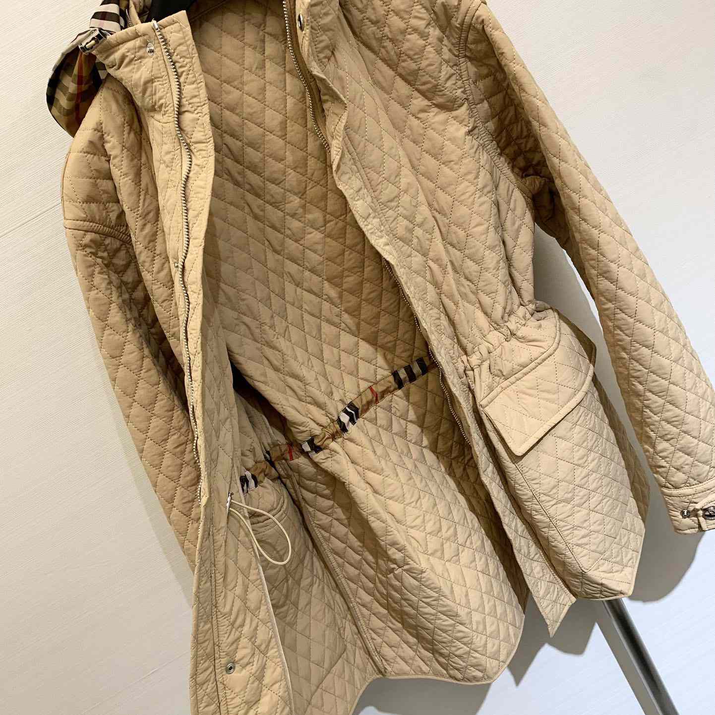 Burberry Check Hood Quilted Nylon Jacket - EUR FASHION