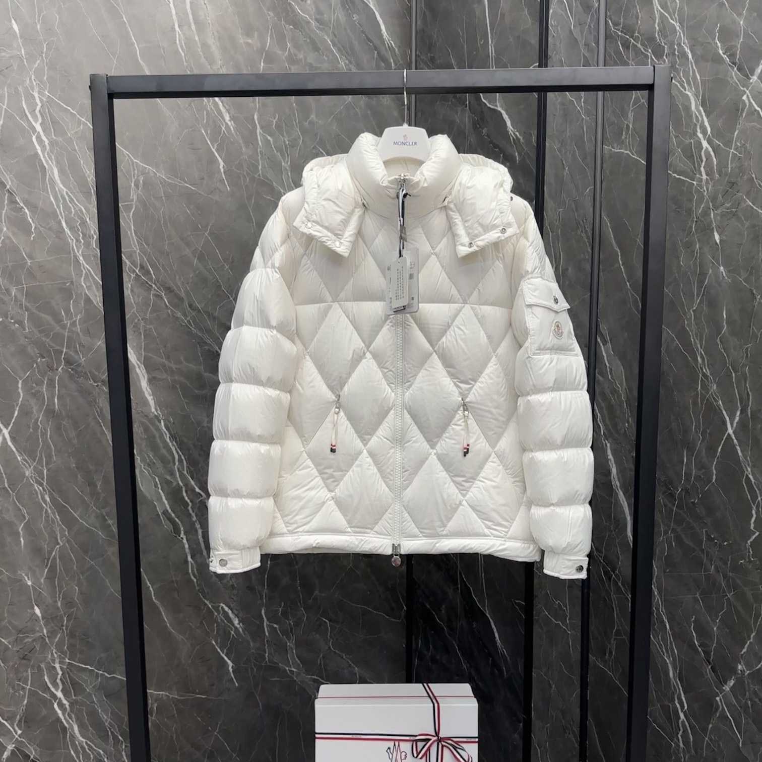 Moncler Averole Short Down Jacket - EUR FASHION