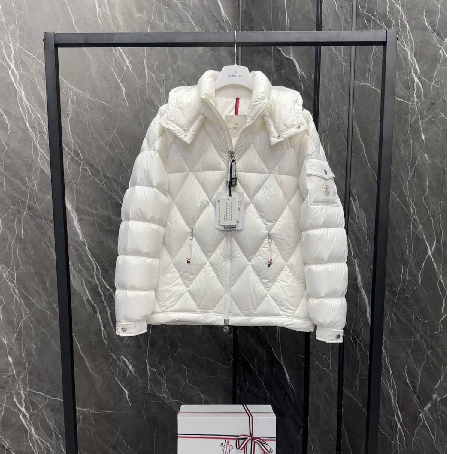 Moncler Averole Short Down Jacket - EUR FASHION