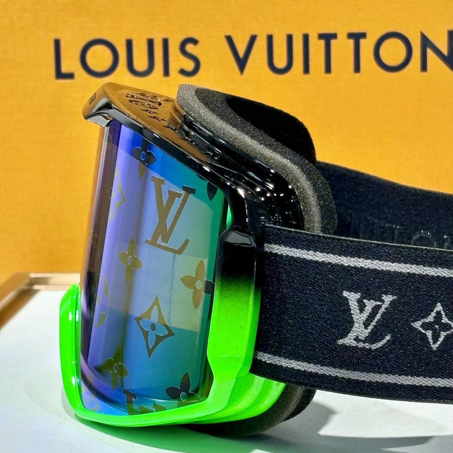 Louis Vuitton LV Snow Mask     - EUR FASHION