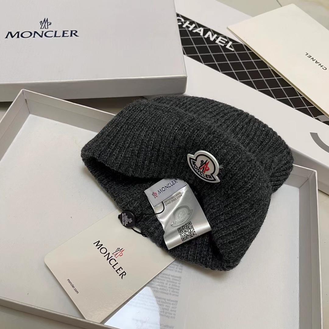 Moncler Beanie  - EUR FASHION