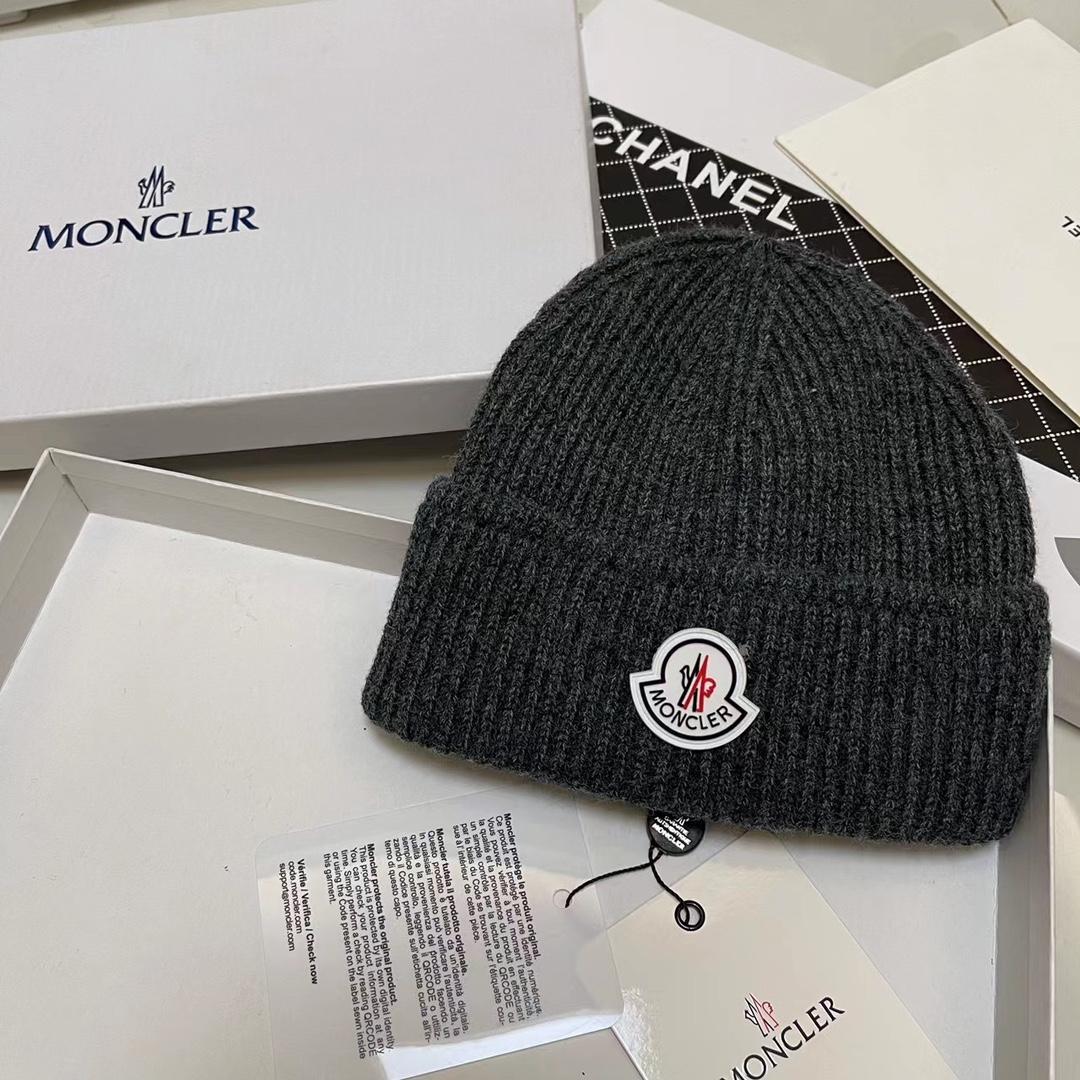 Moncler Beanie  - EUR FASHION