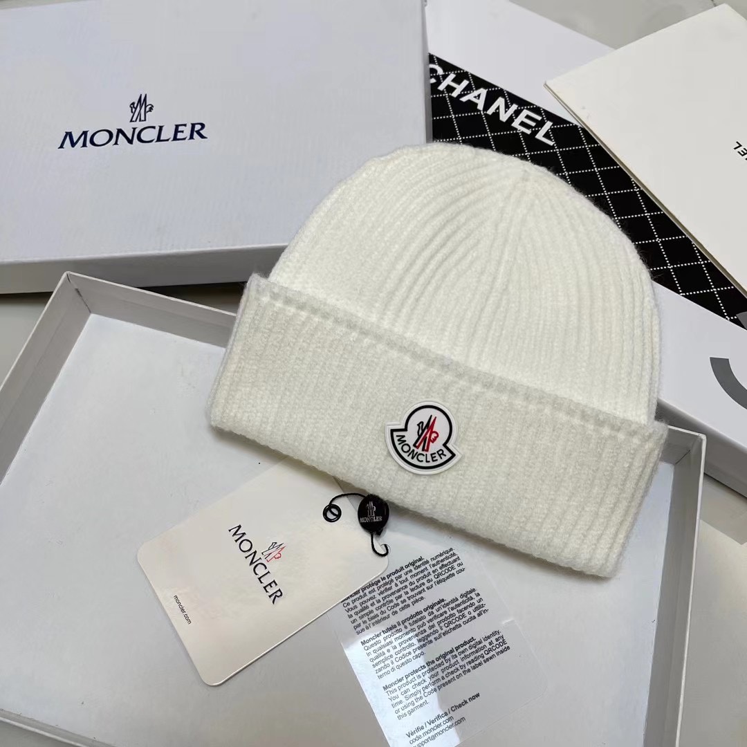 Moncler Beanie  - EUR FASHION