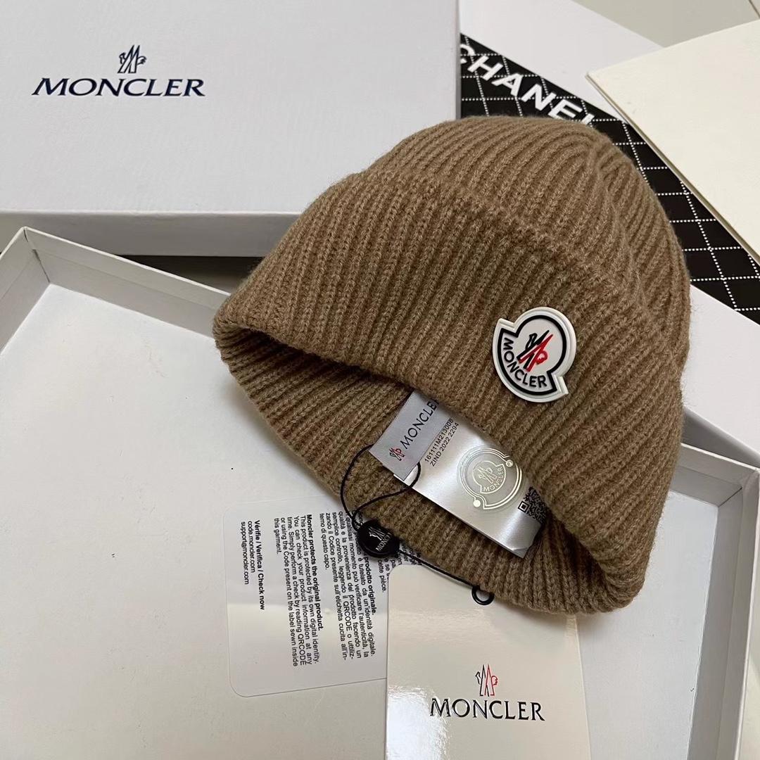 Moncler Beanie  - EUR FASHION