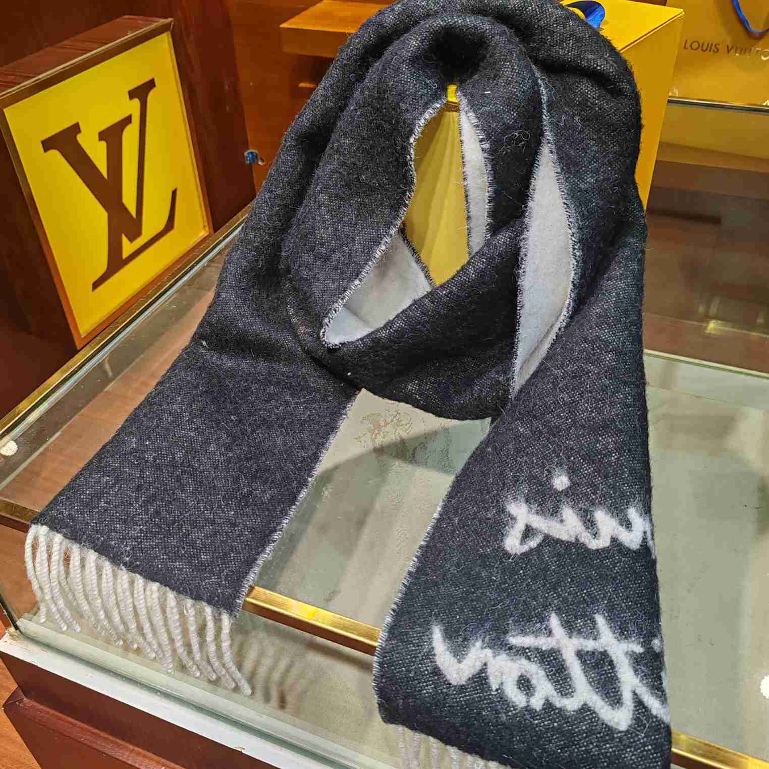 Louis Vuitton Fluffygram Scarf  M92527 - EUR FASHION