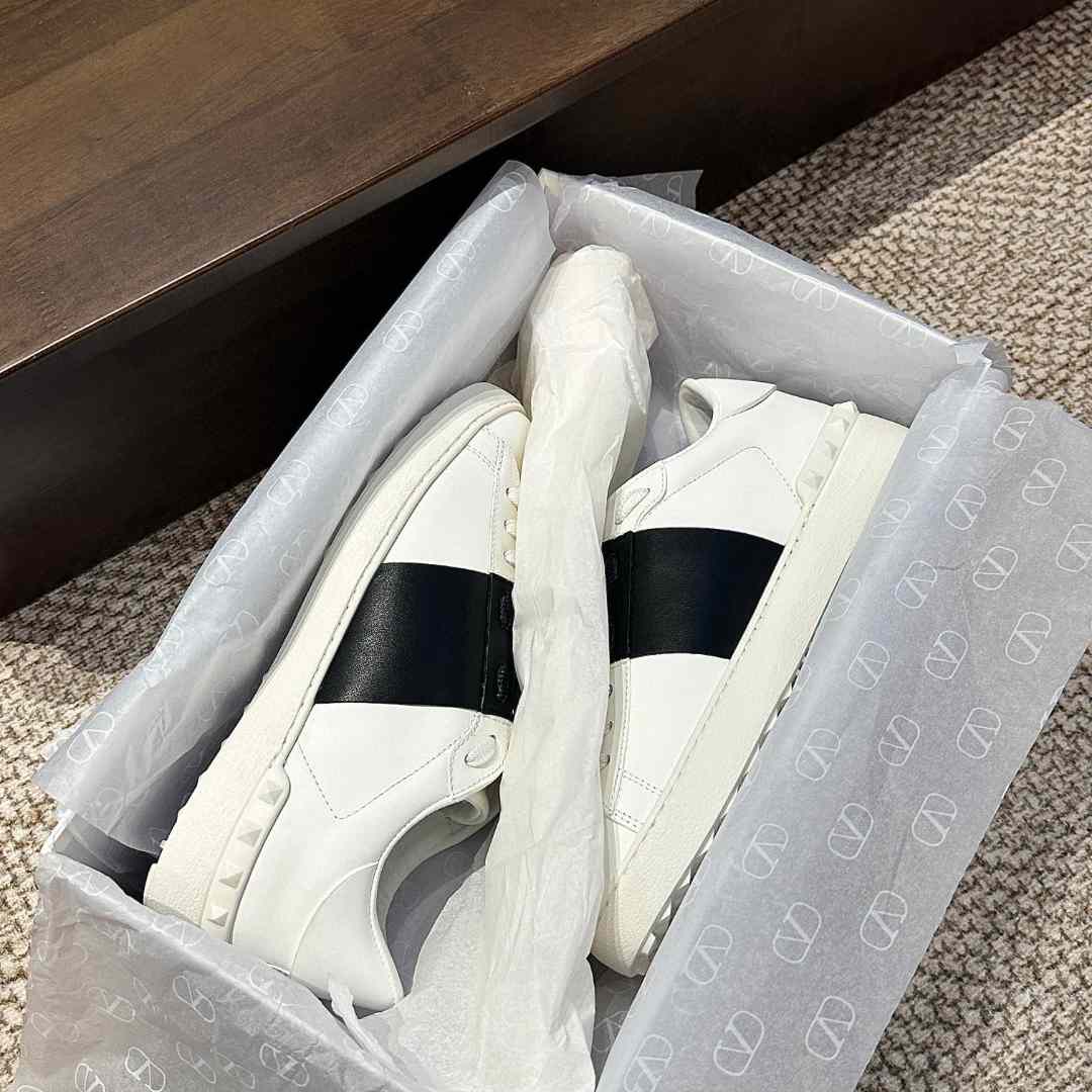 Valenti Leather Sneakers - EUR FASHION