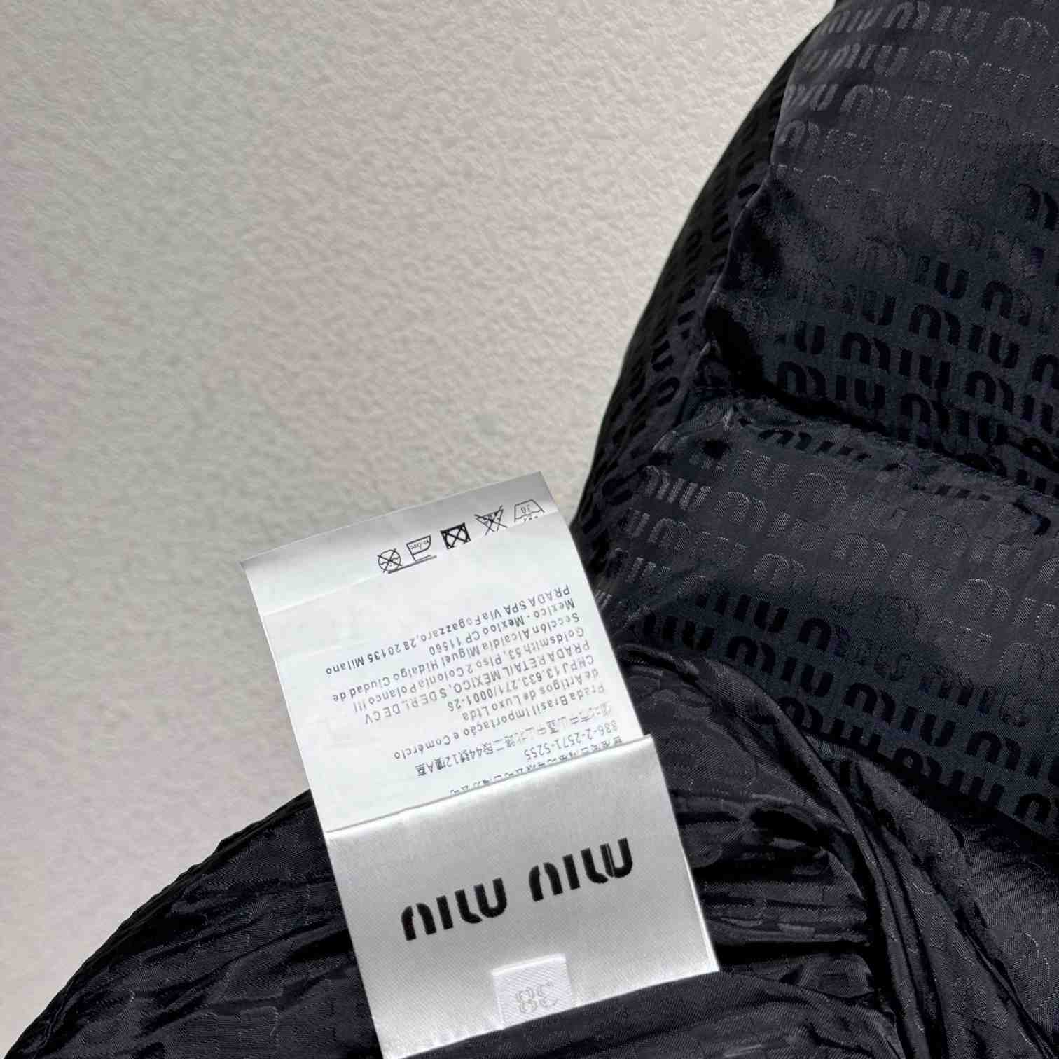 Miu Miu logo-appliqué puffer jacket  - EUR FASHION