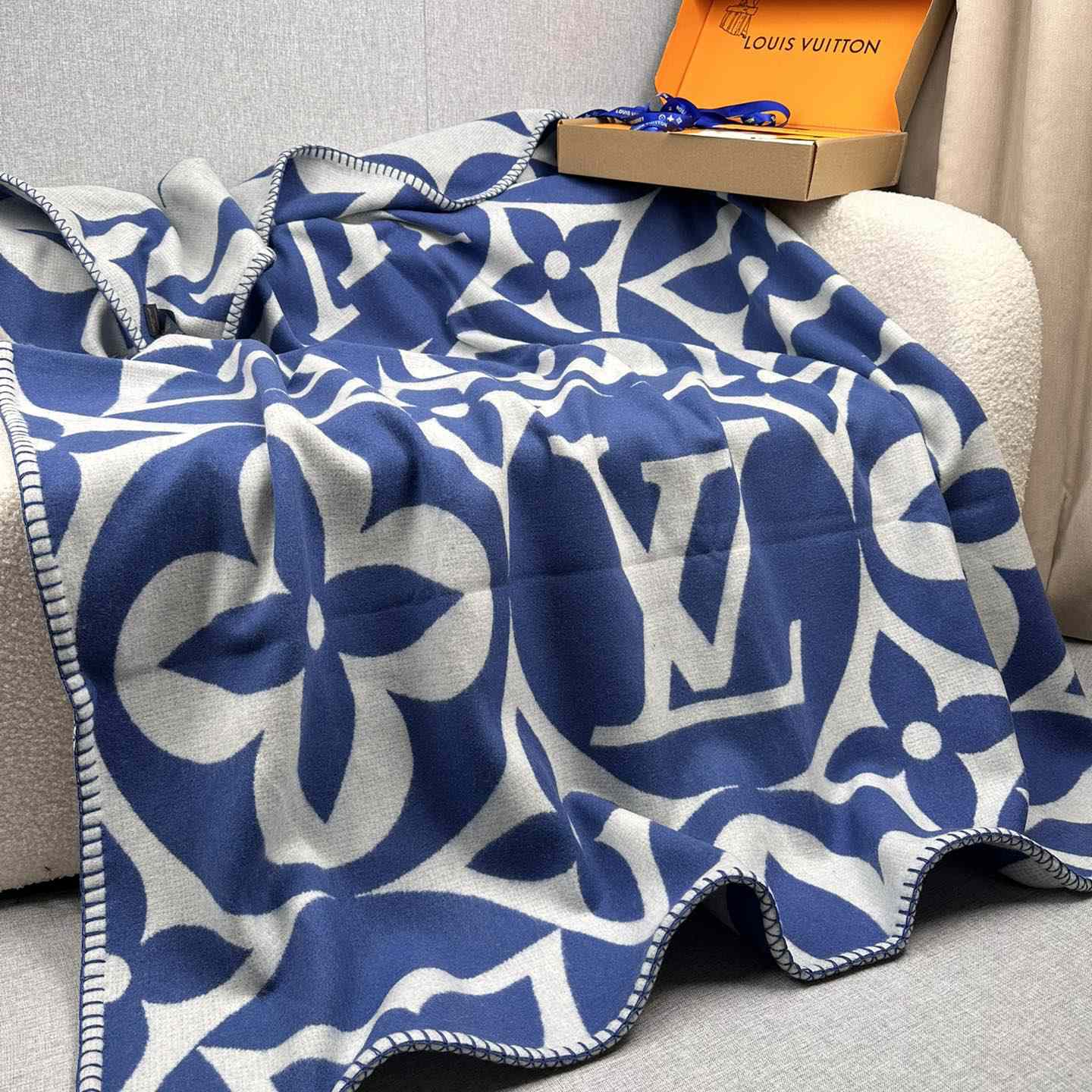 Louis Vuitton LV Medallion Blanket  M79332 - EUR FASHION