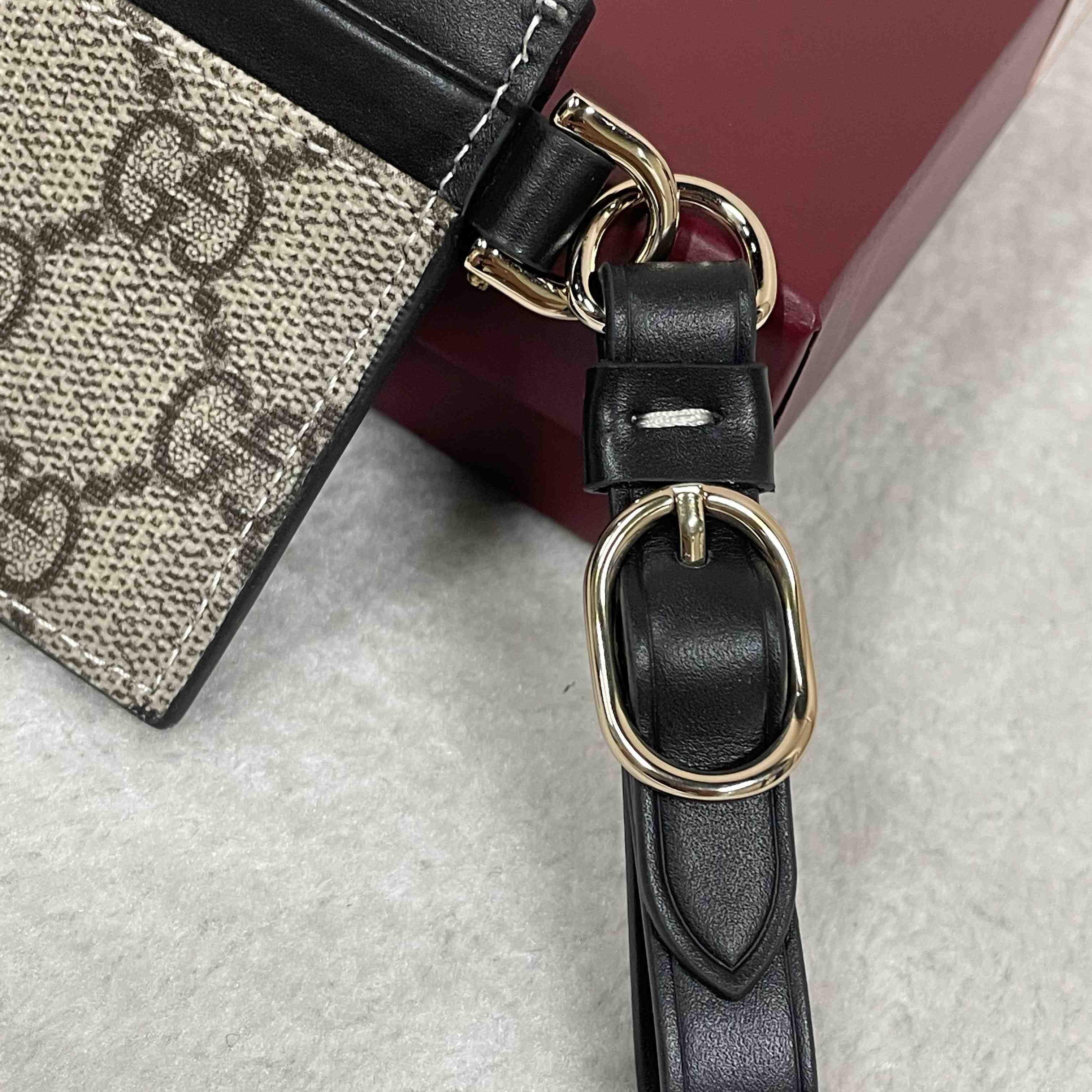 Gucci GG Emblem Card Case With Strap - EUR FASHION