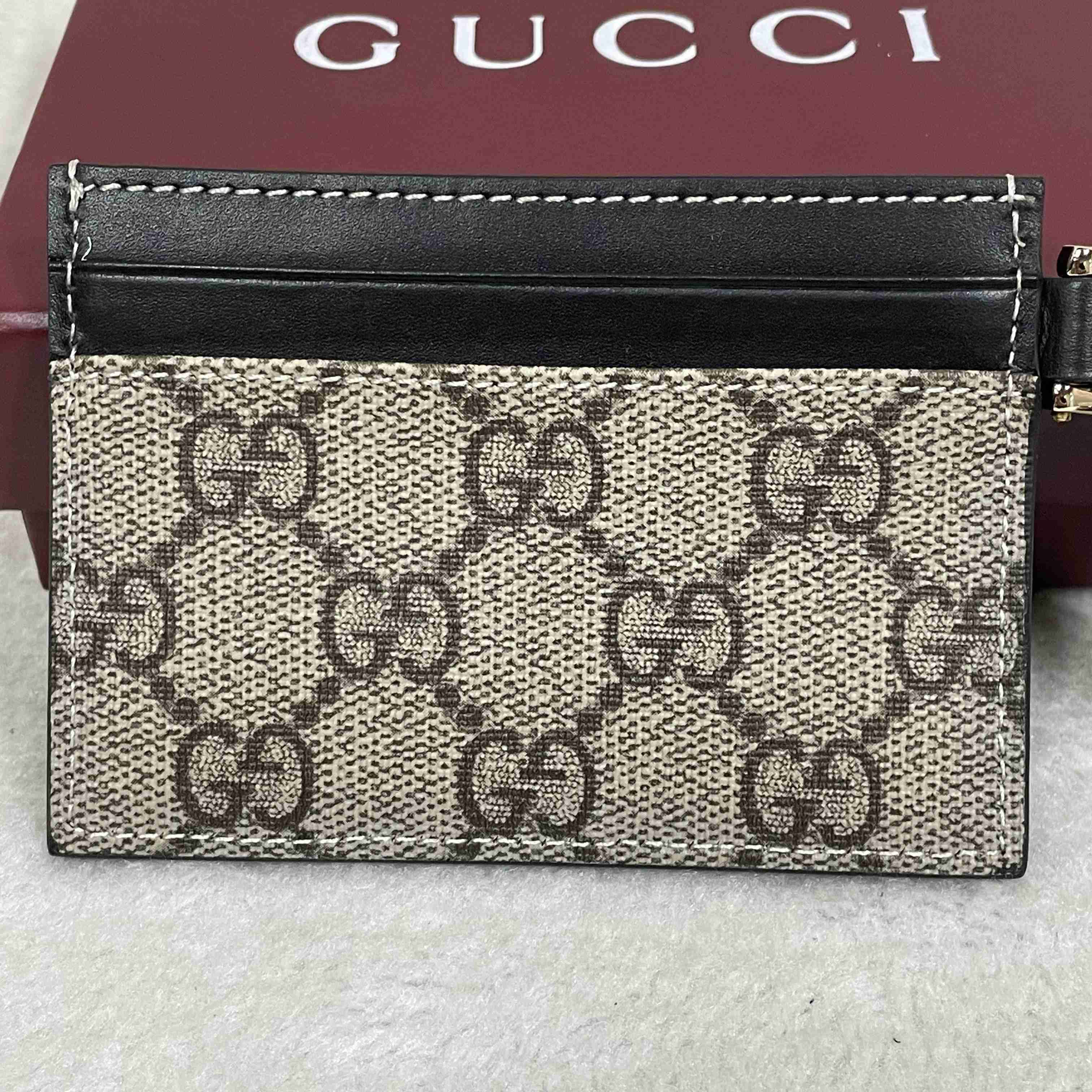 Gucci GG Emblem Card Case With Strap - EUR FASHION