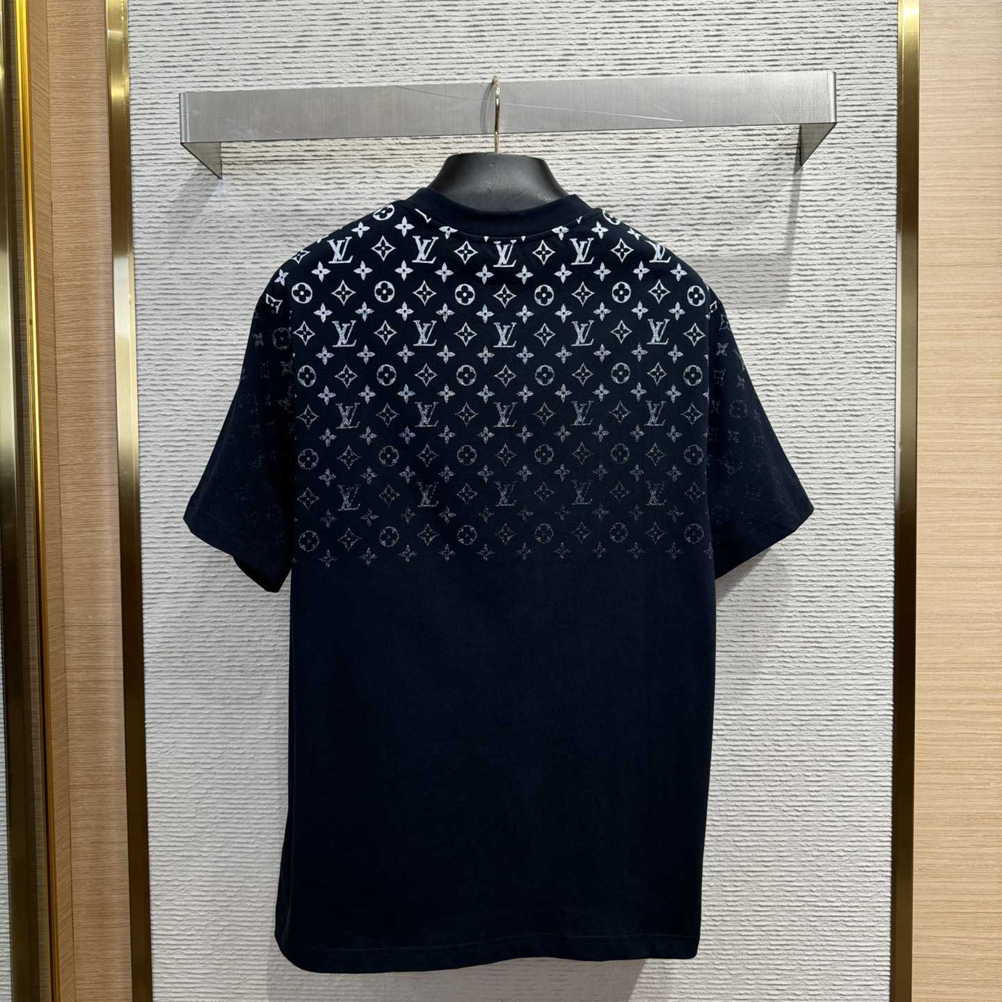 Louis Vuitton Monogram T-shirt - EUR FASHION