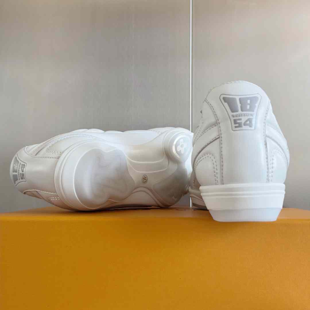Louis Vuitton LV Footprint Soccer Sneaker   1AHDOA - EUR FASHION